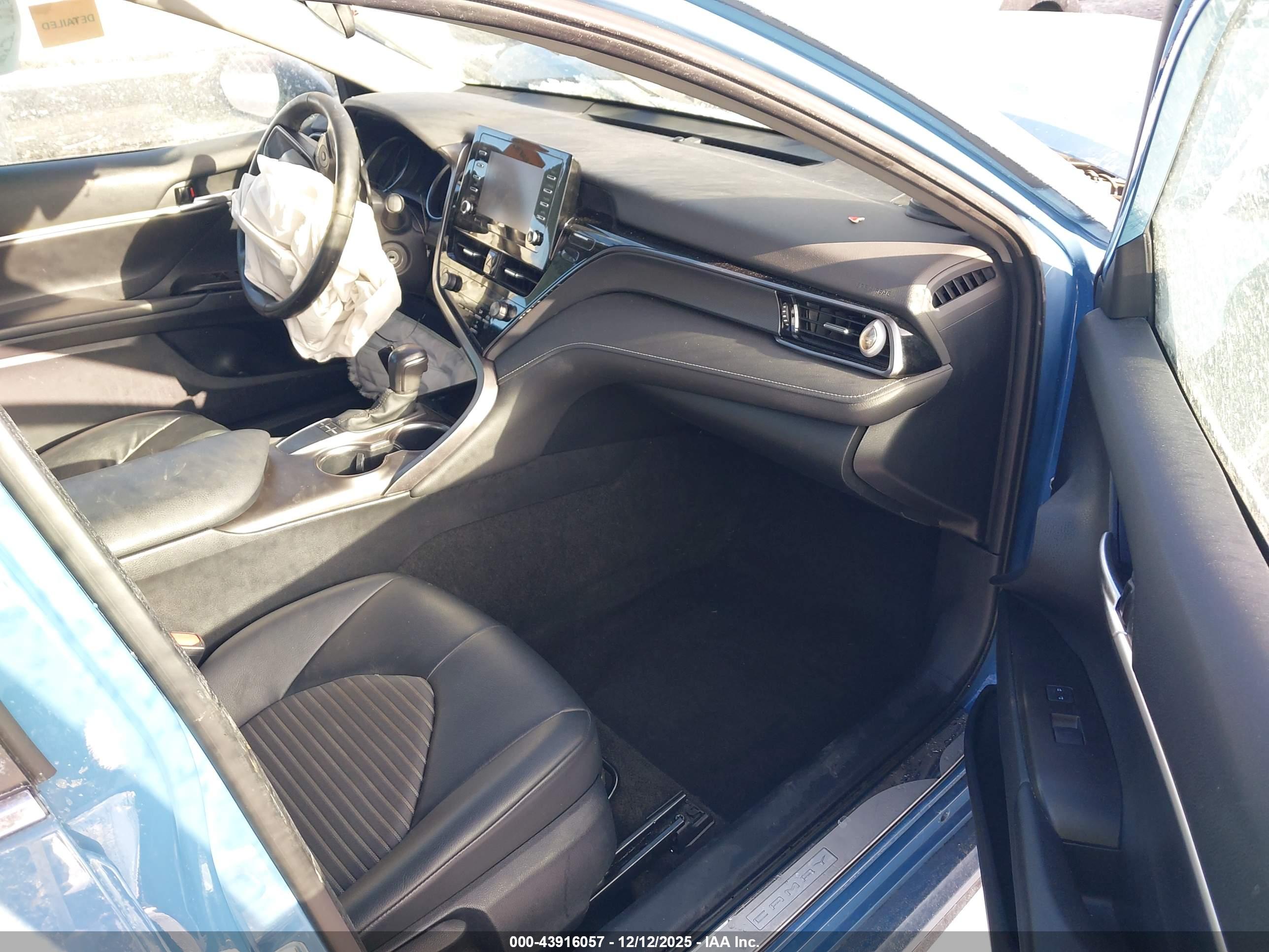 TOYOTA CAMRY image 5