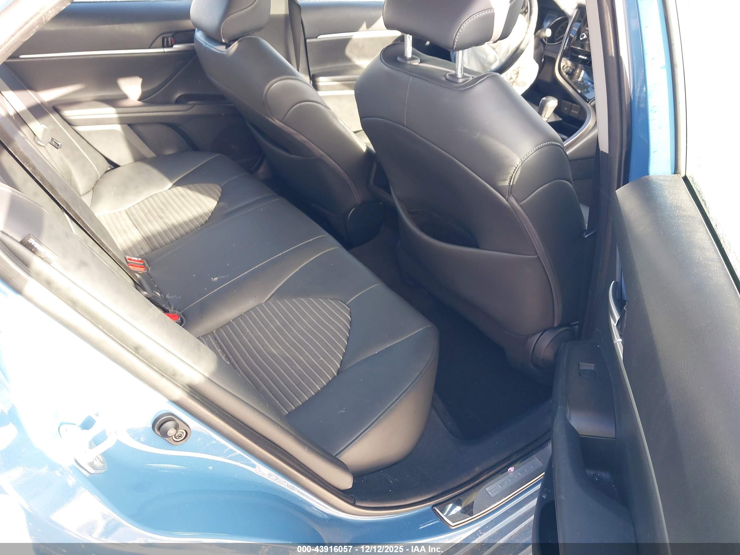 TOYOTA CAMRY image 8