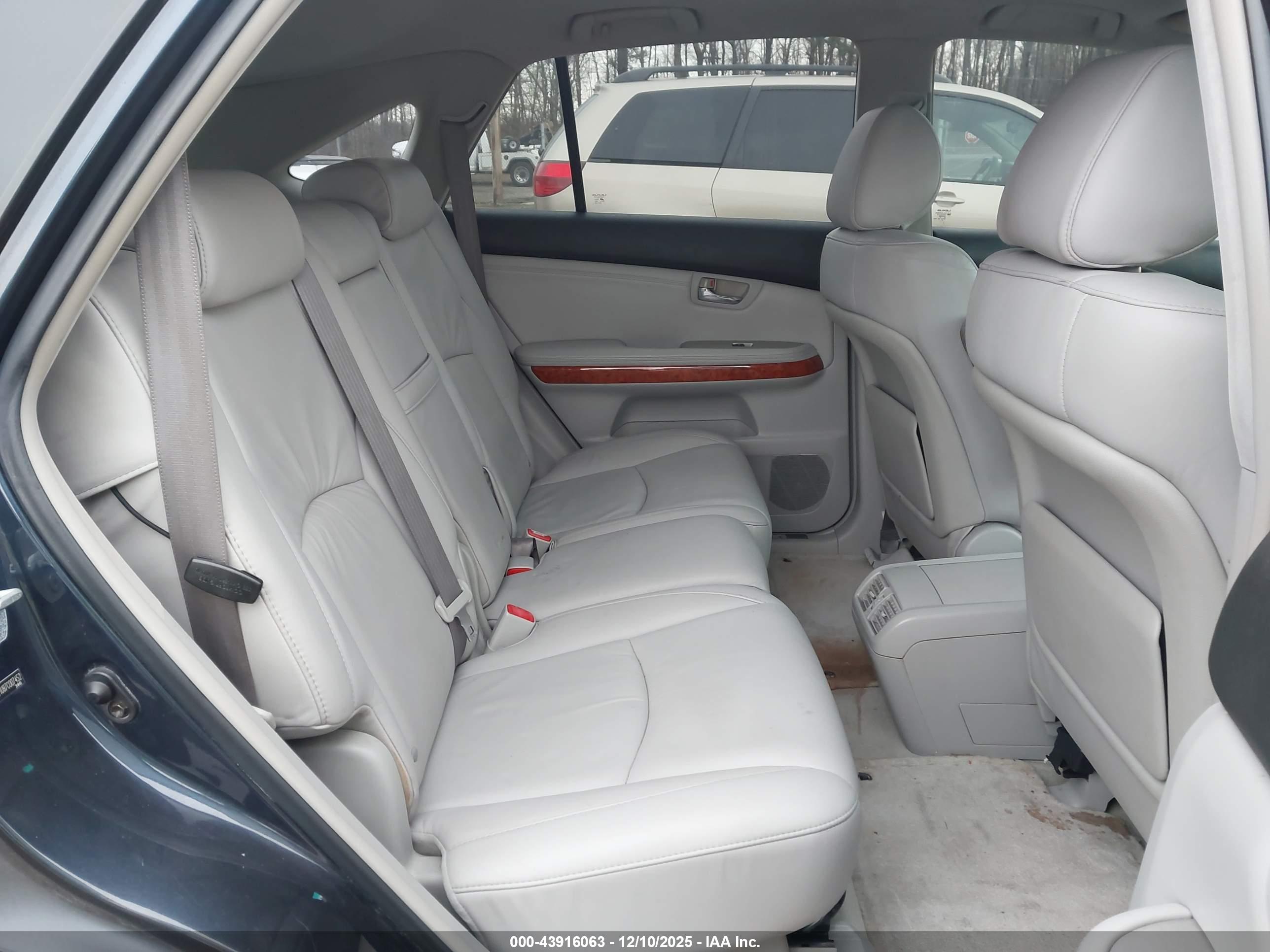LEXUS RX image 8