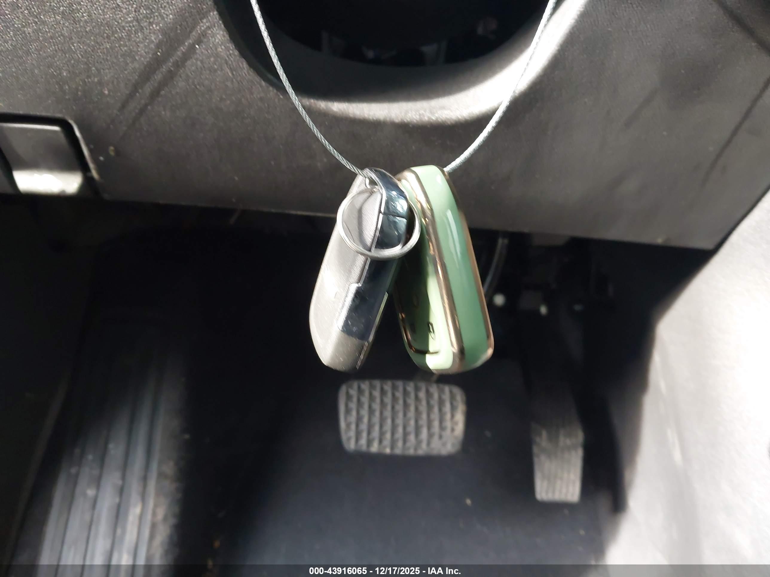 GMC TERRAIN image 11