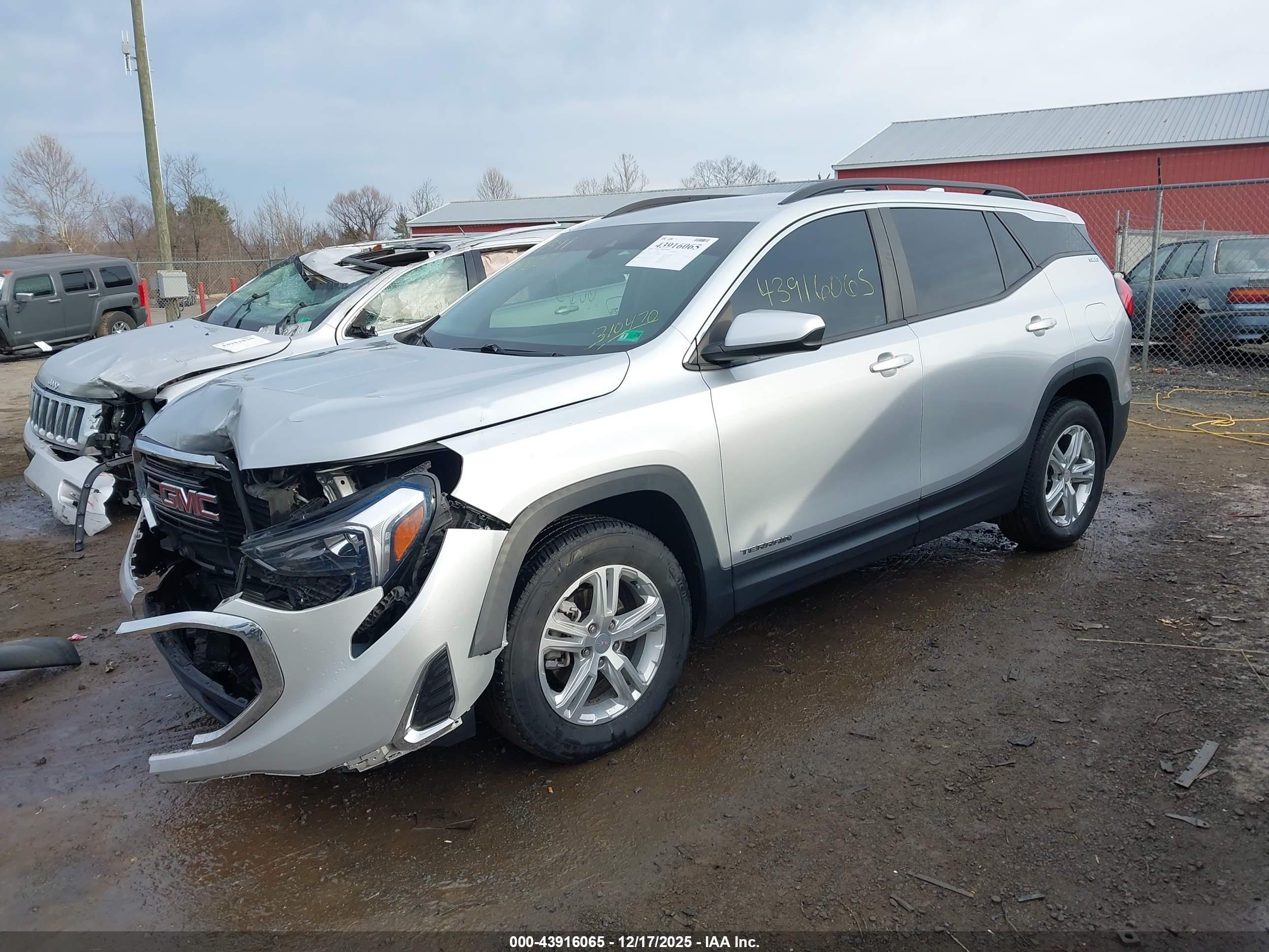 GMC TERRAIN image 2