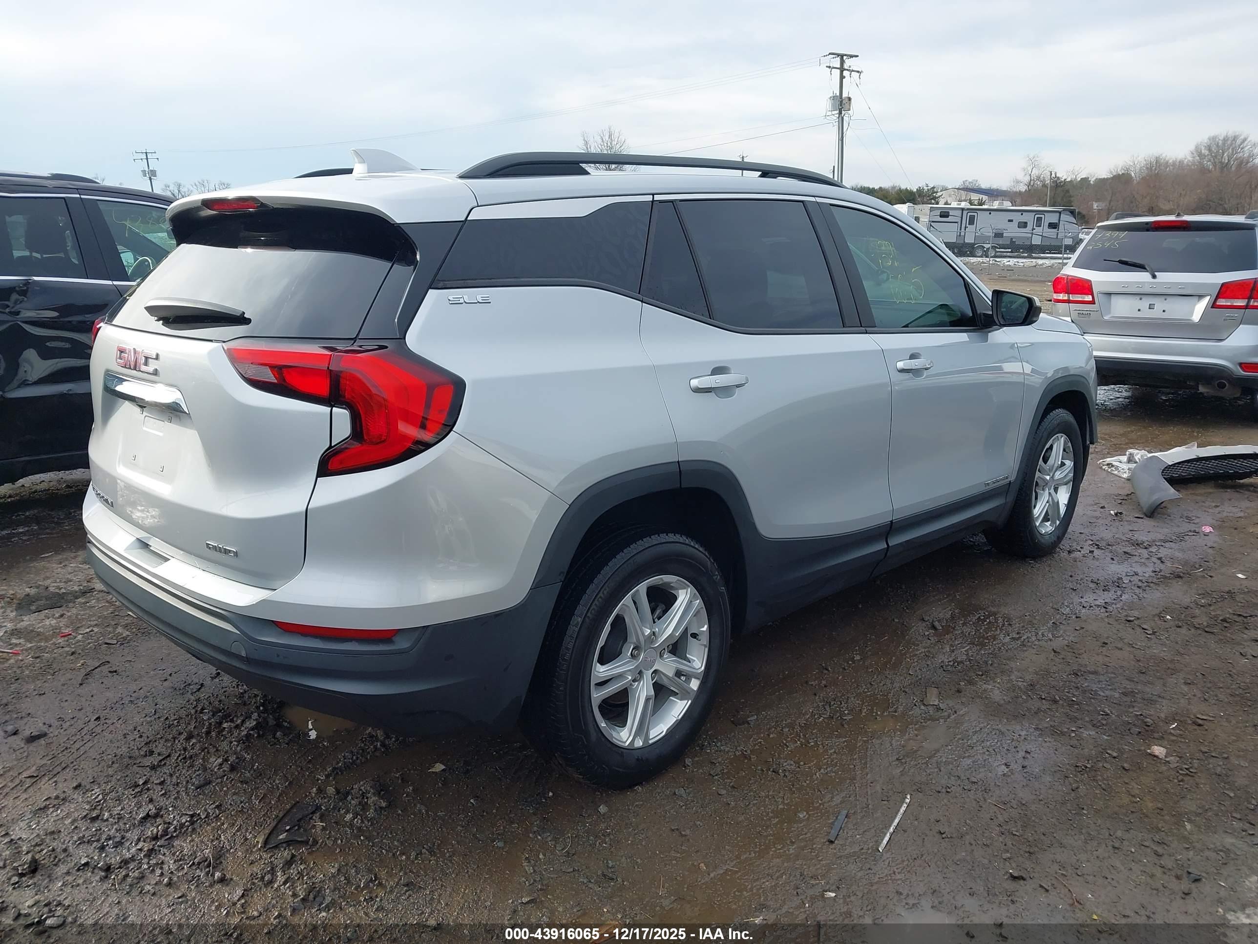 GMC TERRAIN image 4
