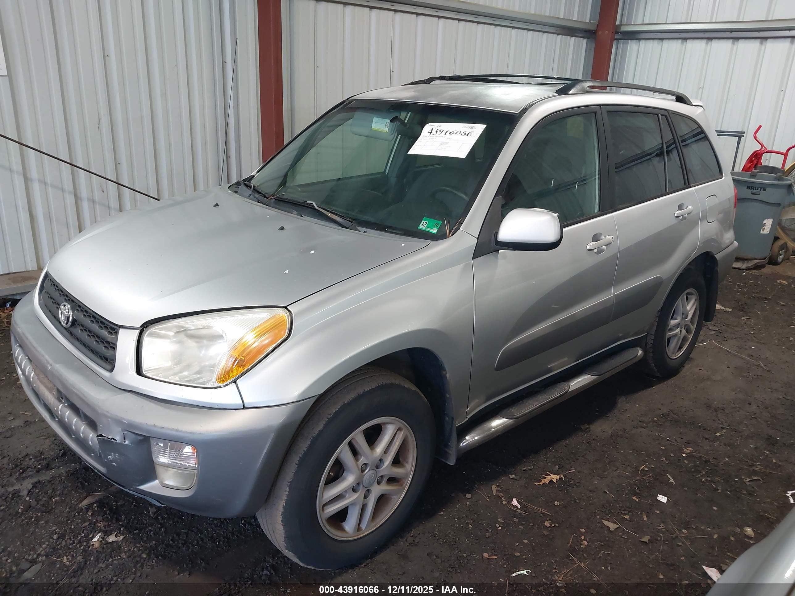 TOYOTA RAV4 image 2