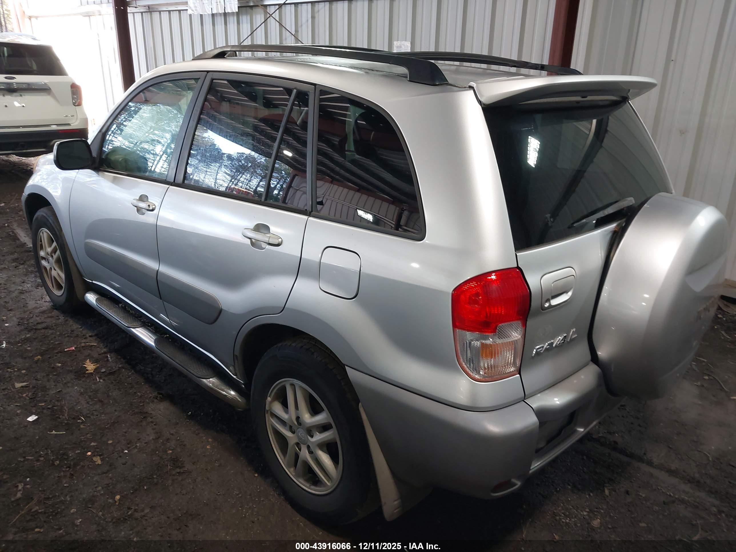 TOYOTA RAV4 image 3