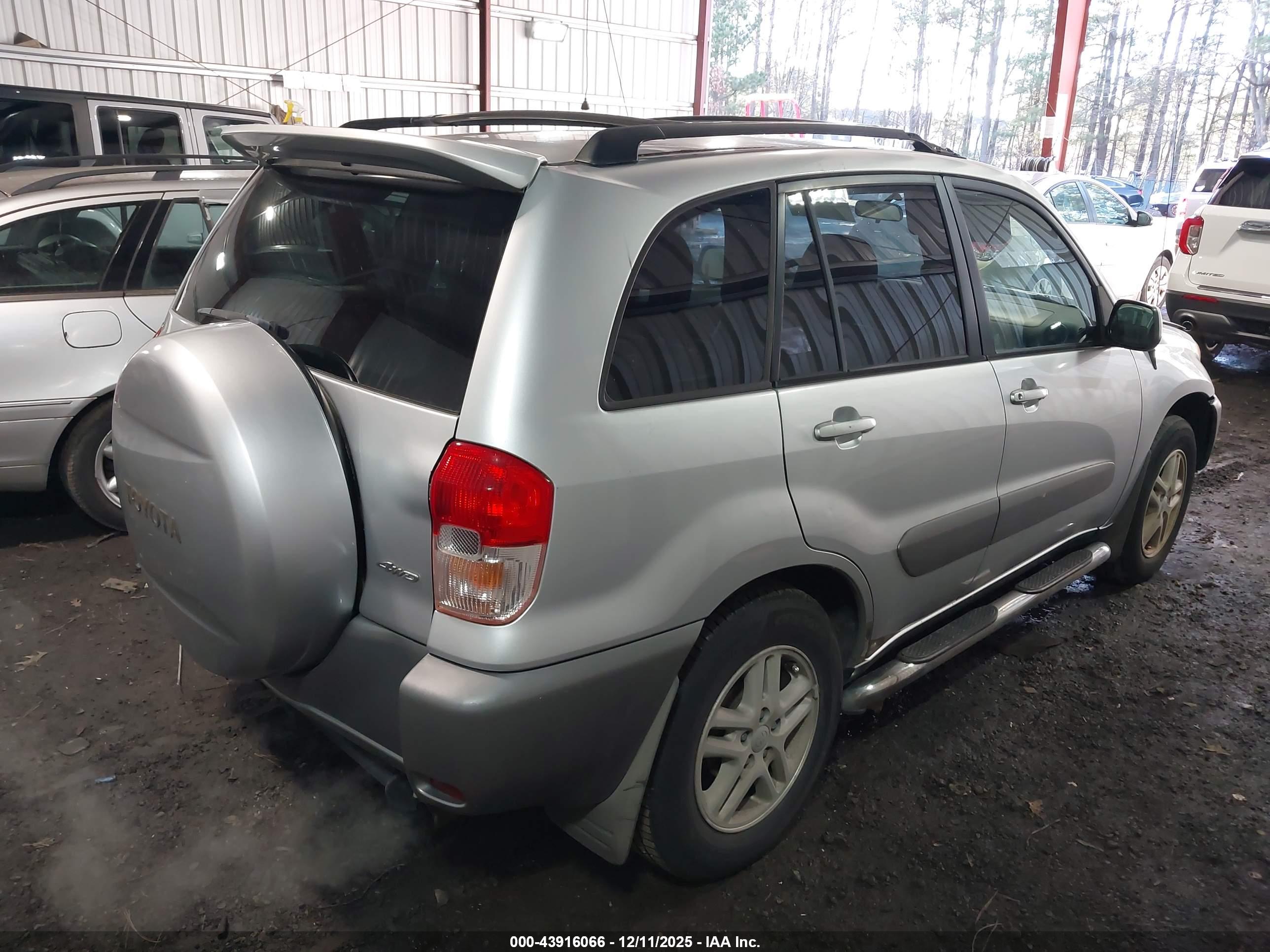 TOYOTA RAV4 image 4