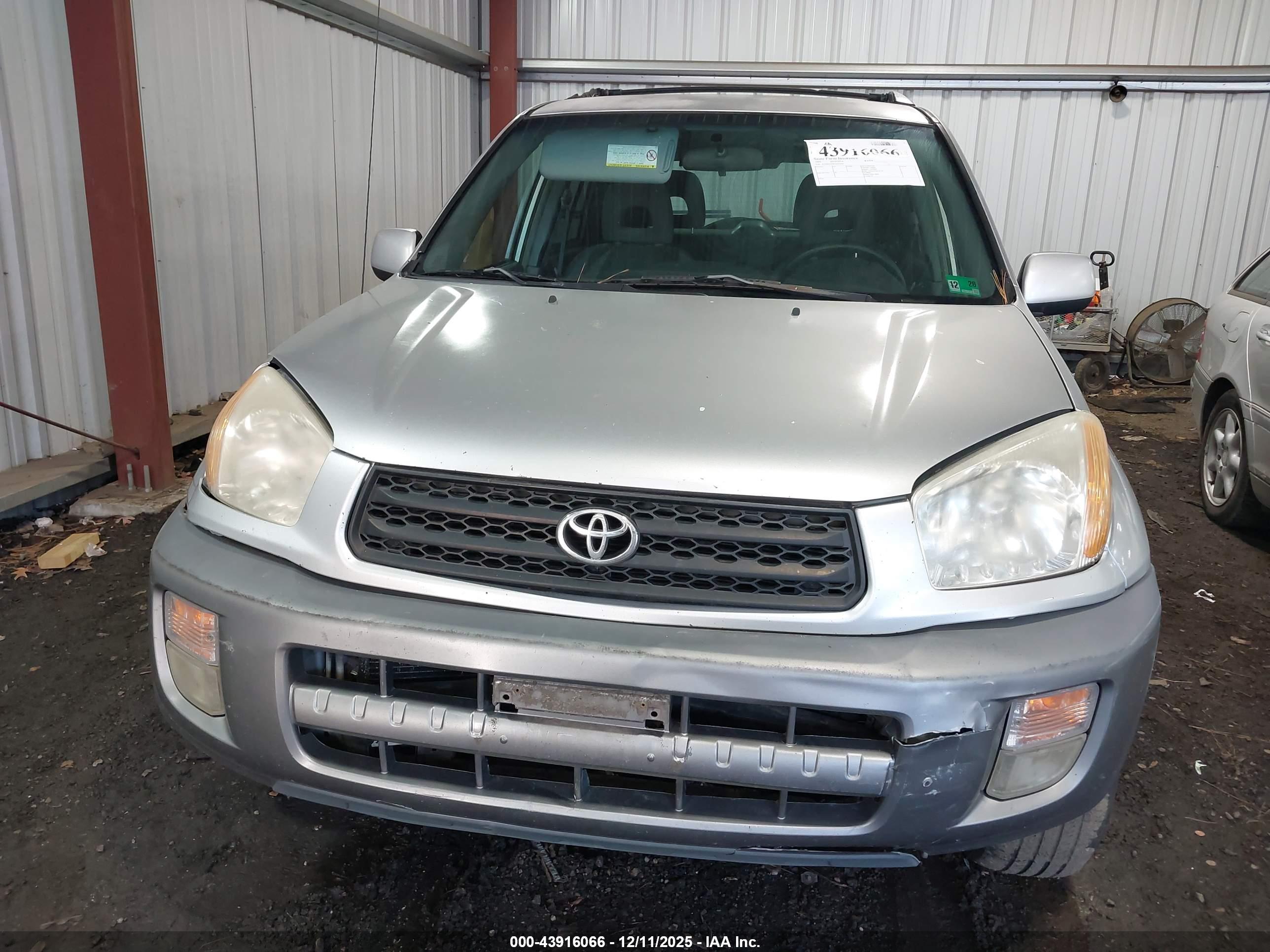 TOYOTA RAV4 image 6