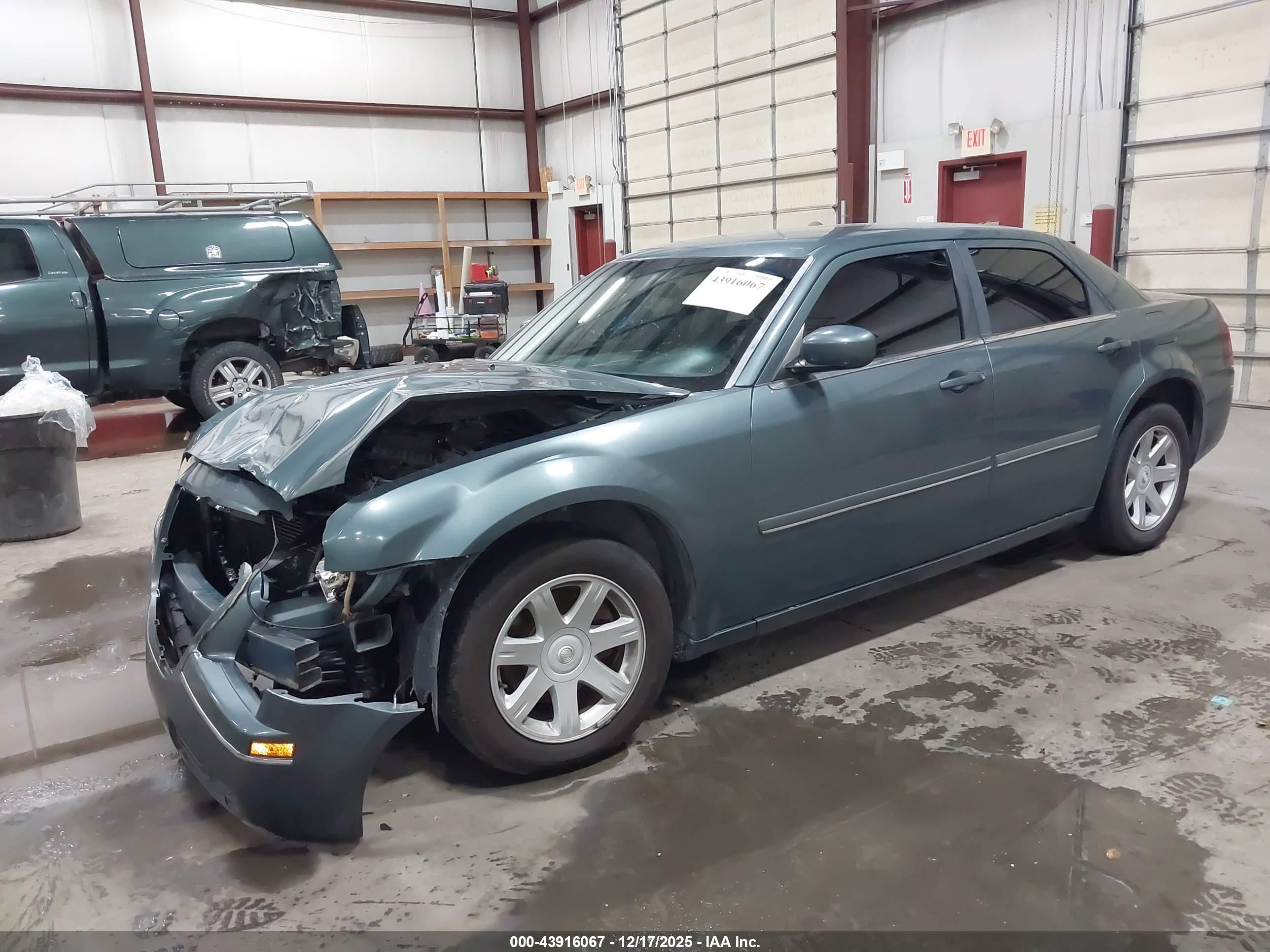 CHRYSLER 300 image 2