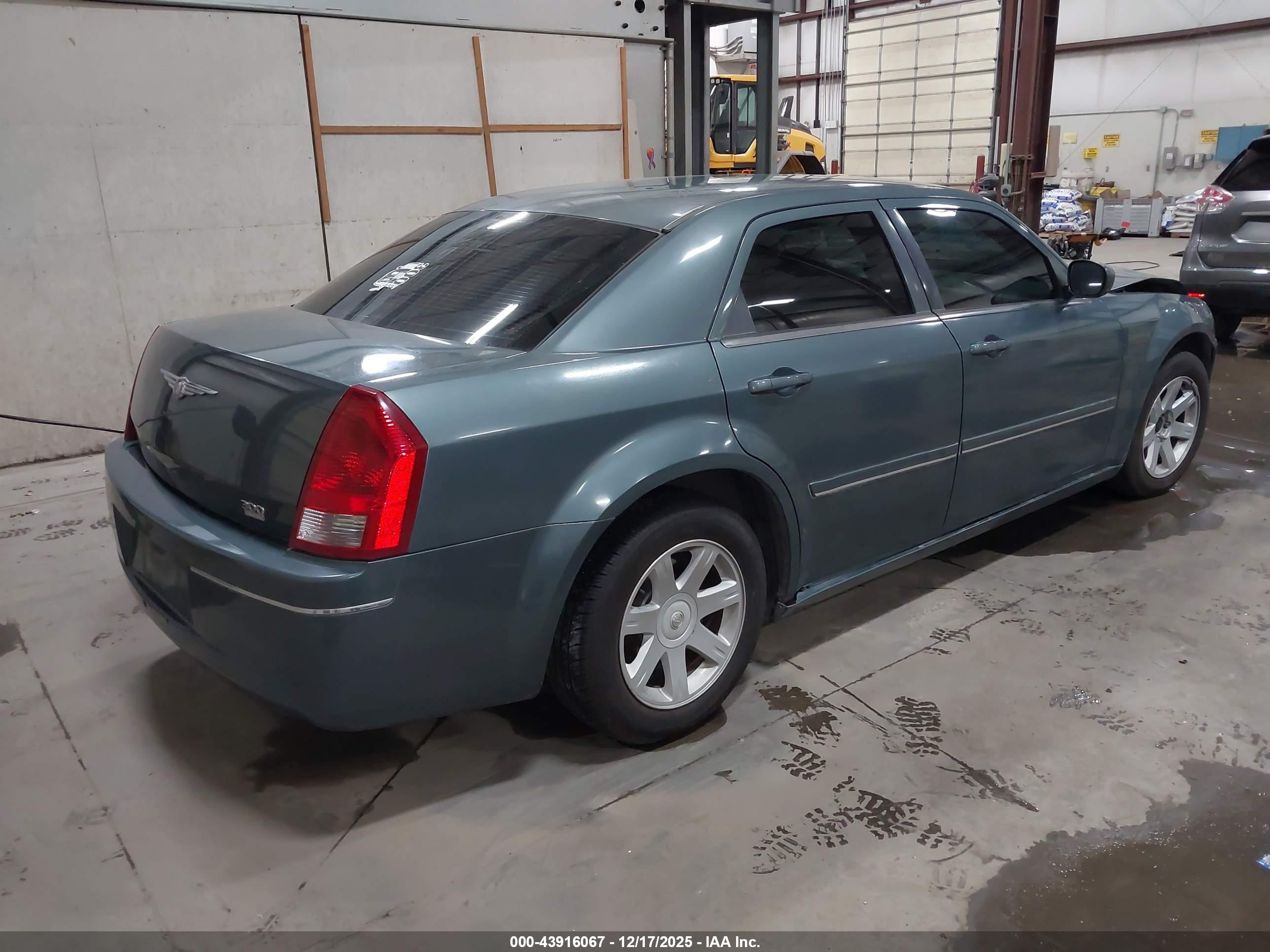 CHRYSLER 300 image 4