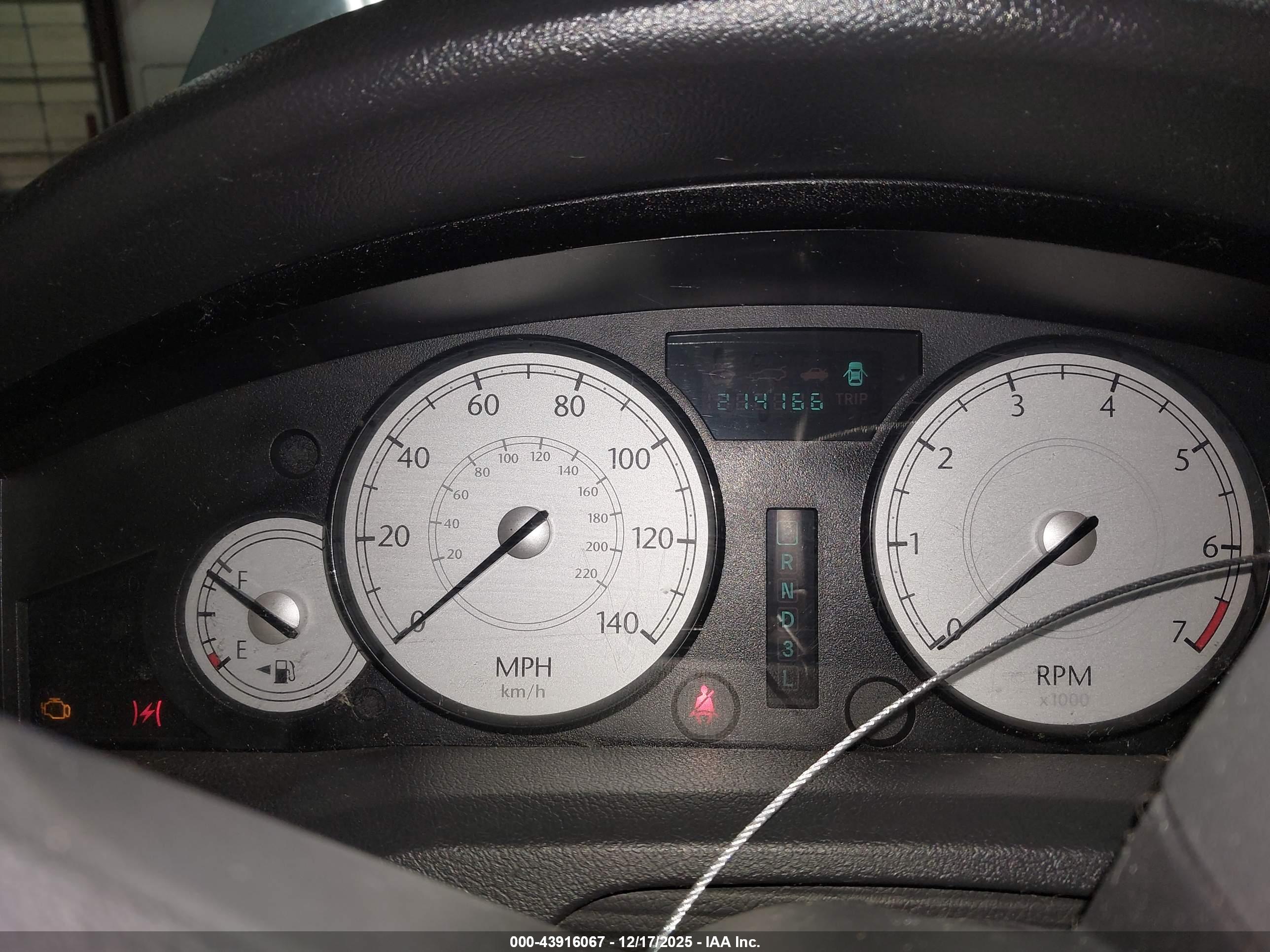 CHRYSLER 300 image 7