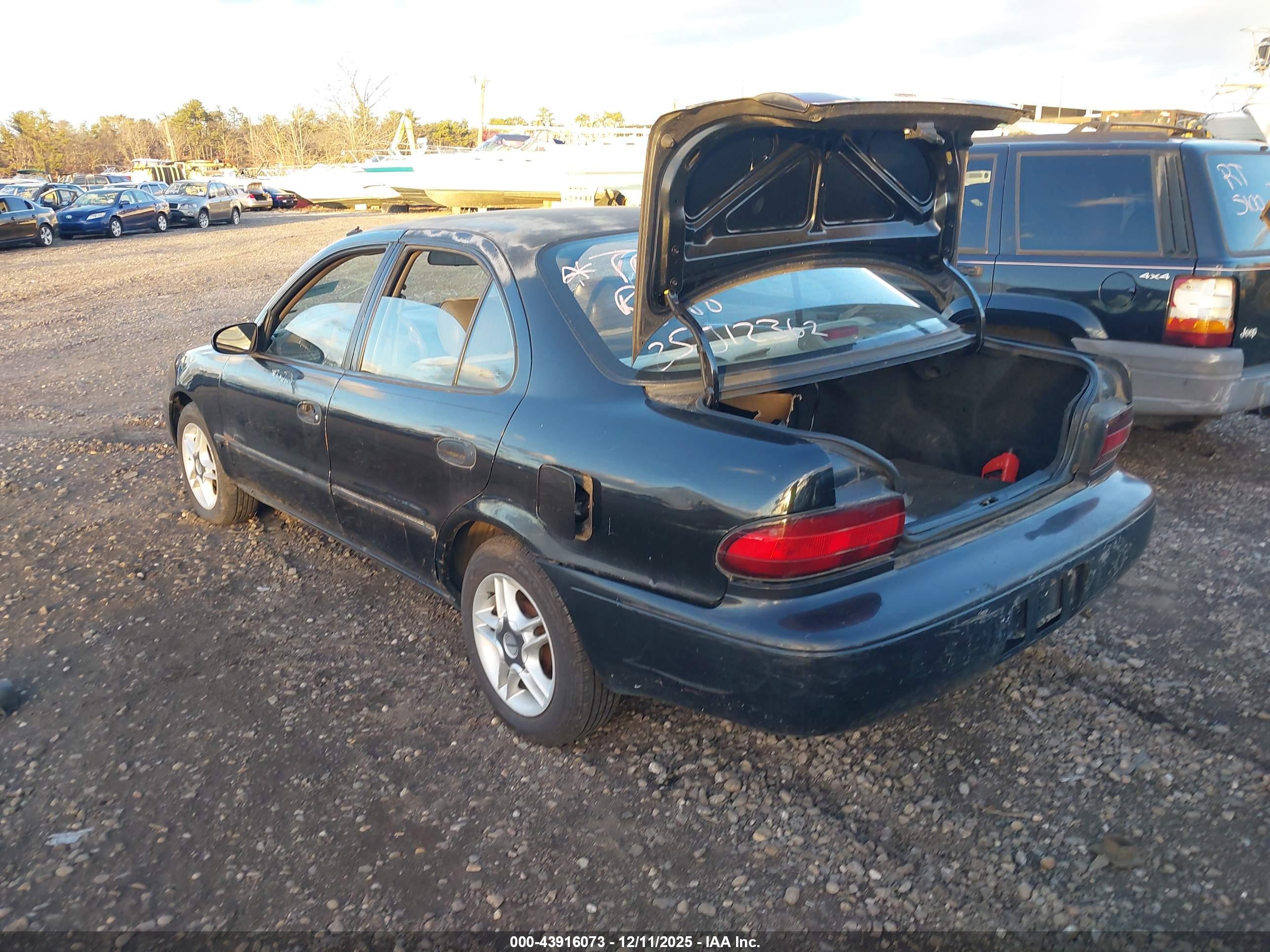 GEO PRIZM image 3