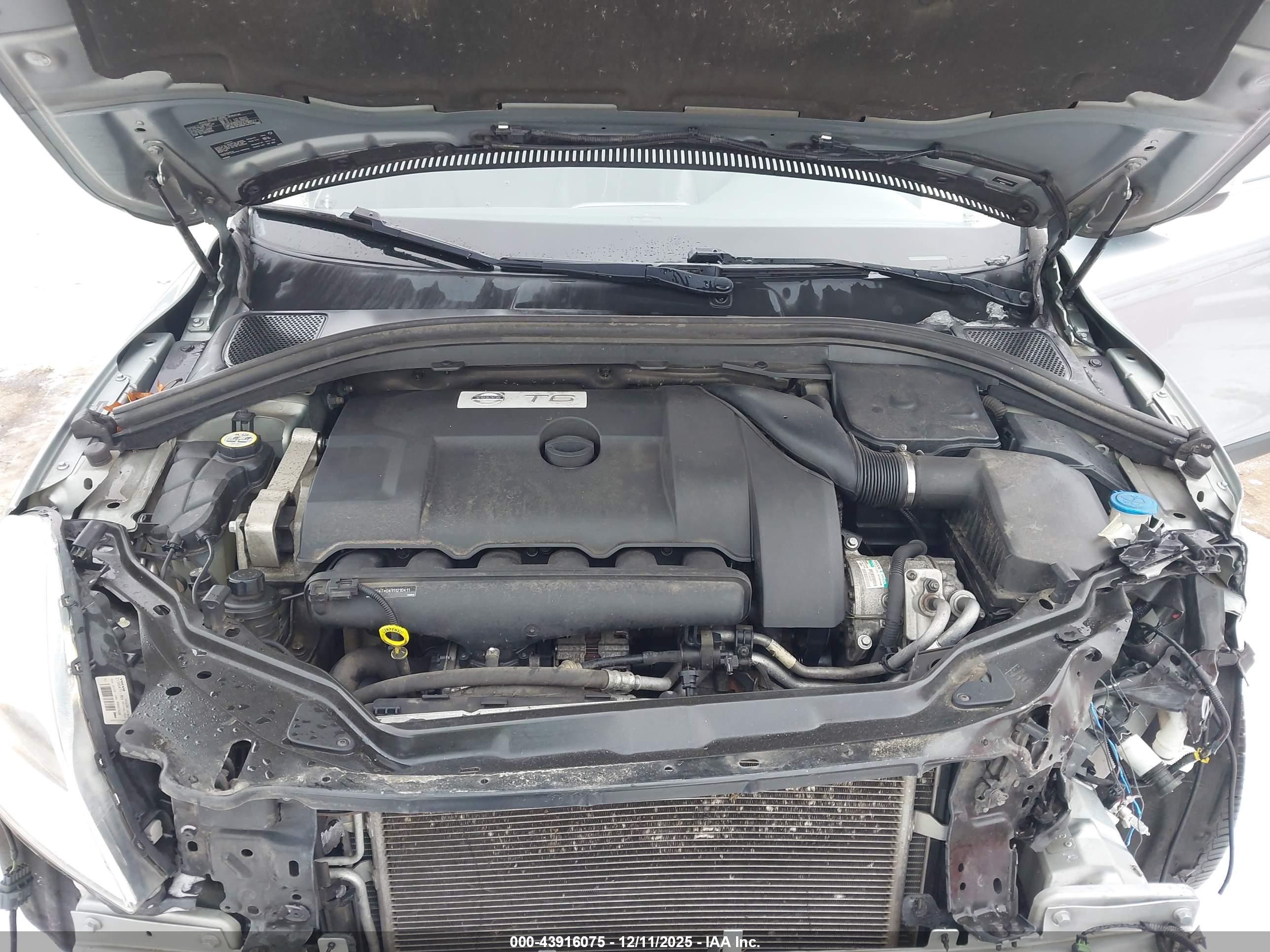 VOLVO XC60 image 10