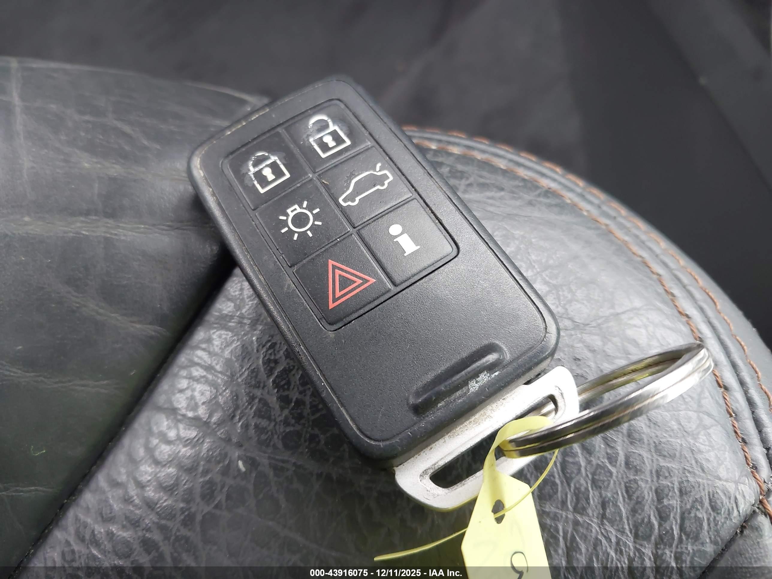VOLVO XC60 image 11