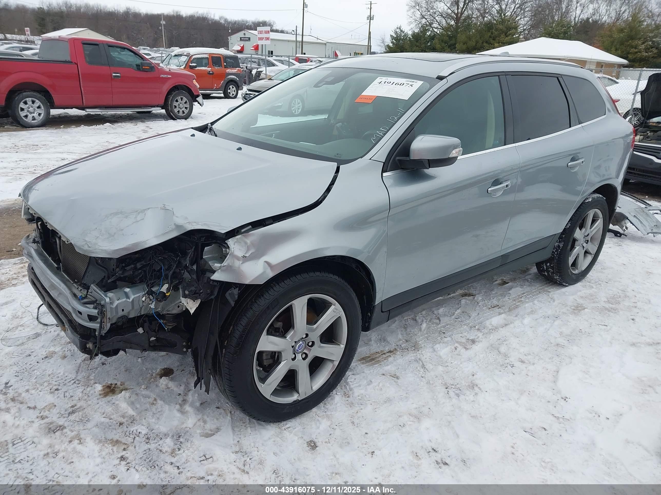 VOLVO XC60 image 2