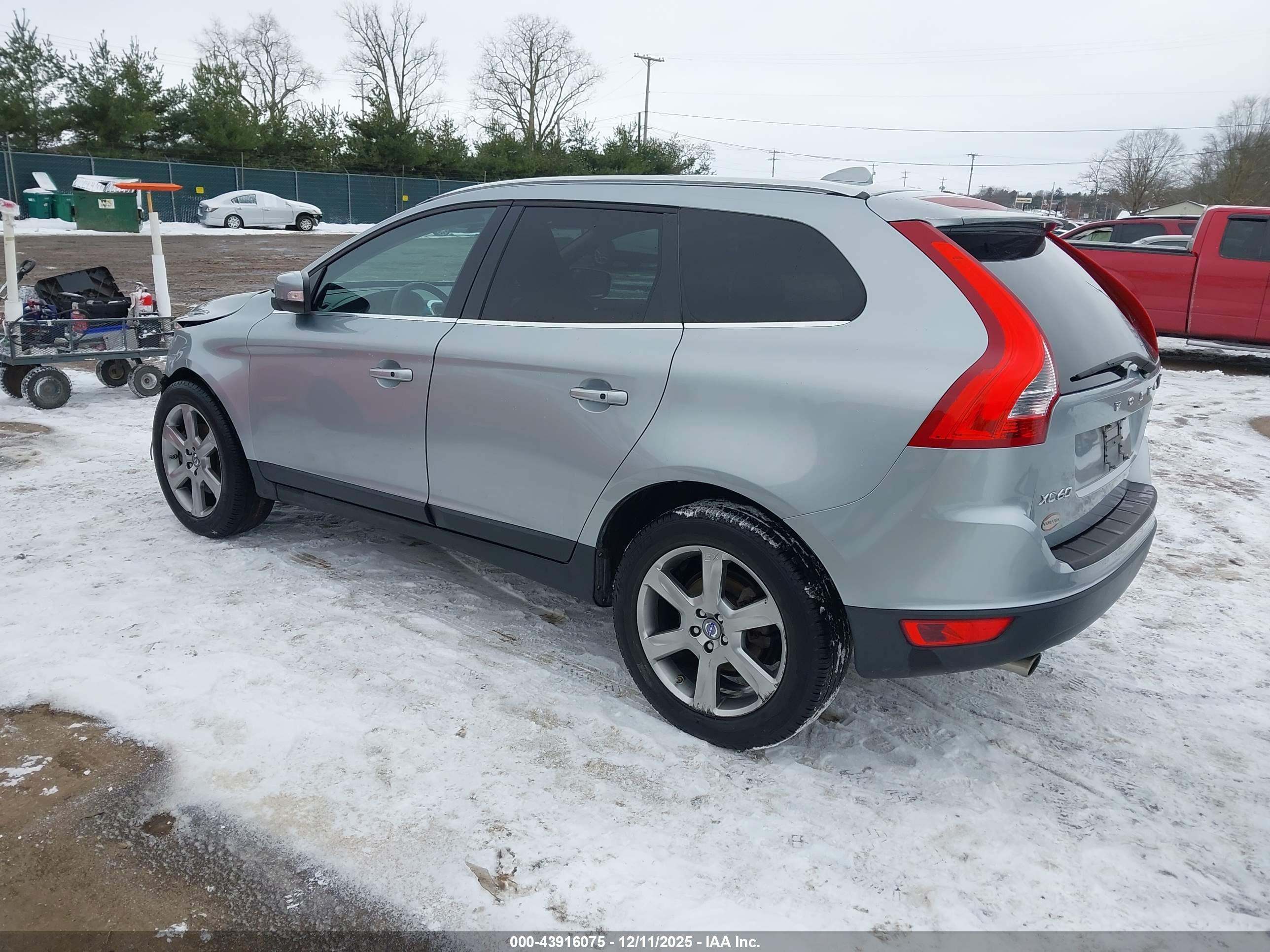 VOLVO XC60 image 3