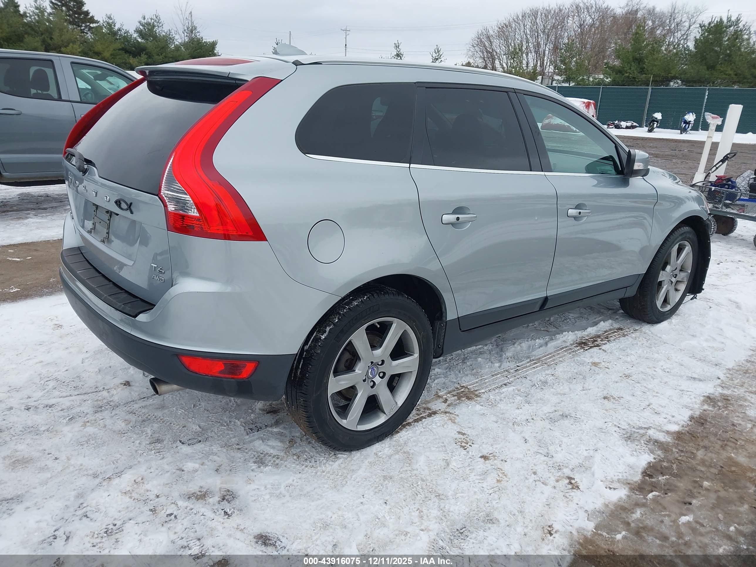 VOLVO XC60 image 4