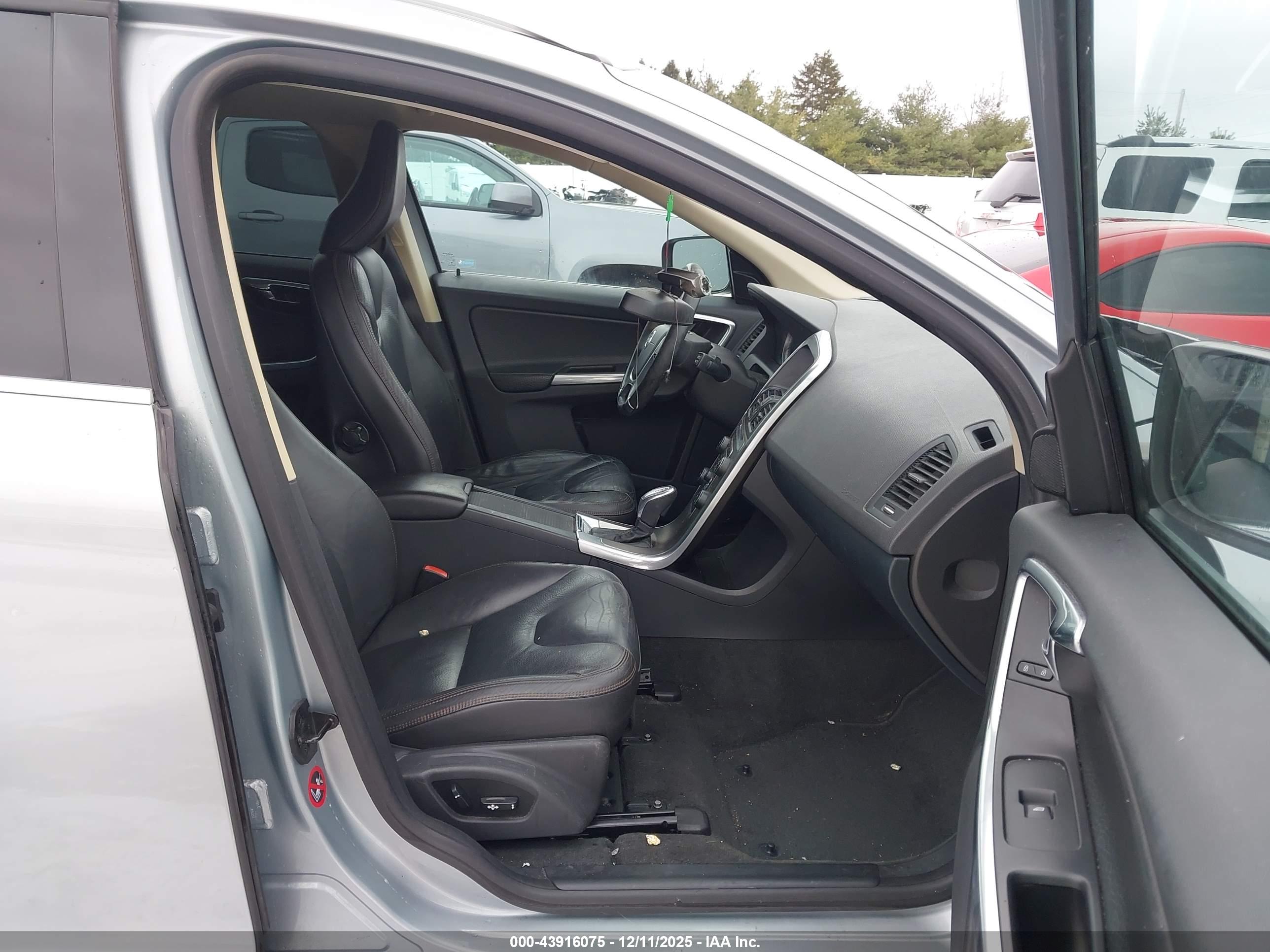 VOLVO XC60 image 5