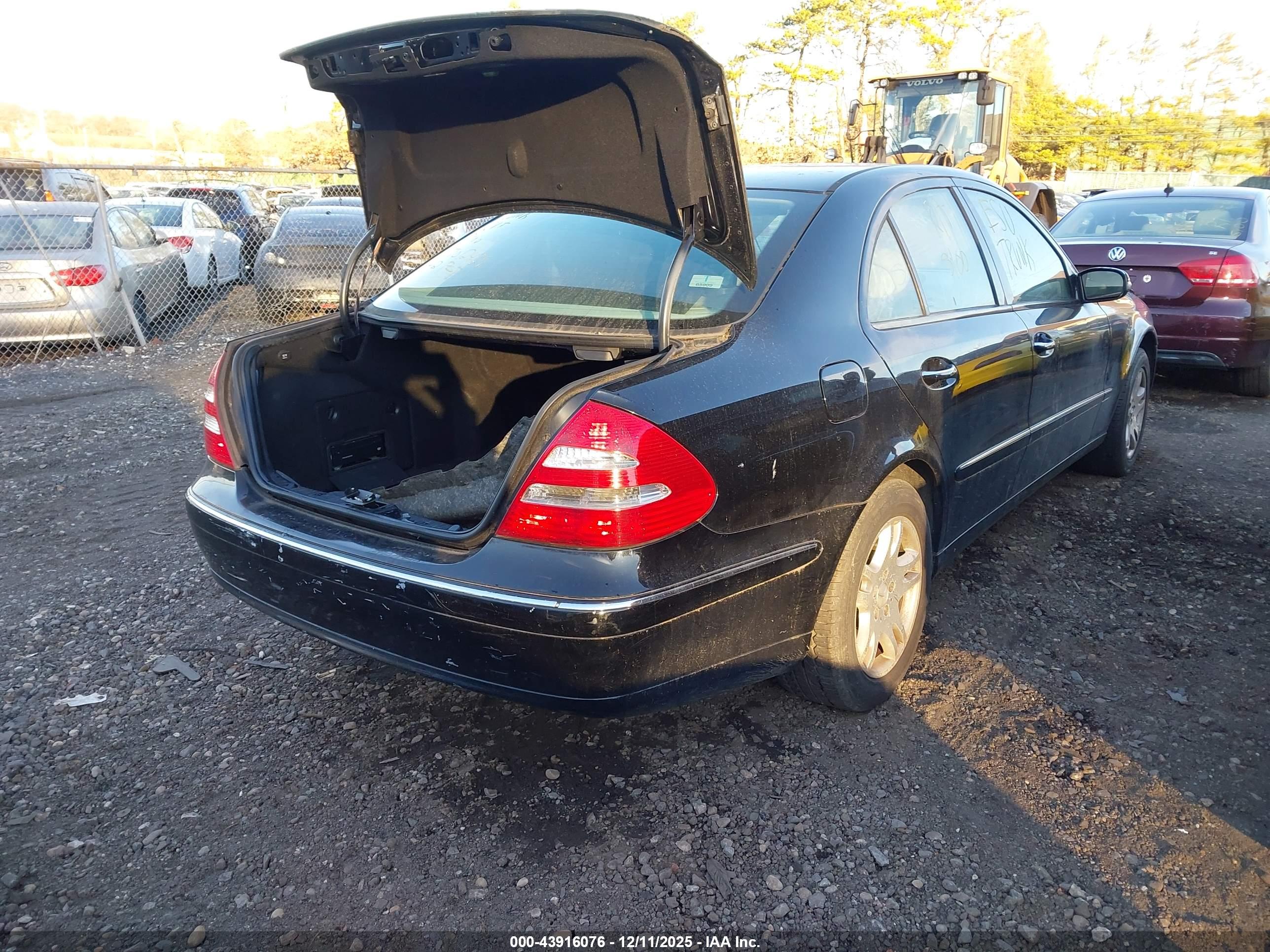 MERCEDES-BENZ E image 4