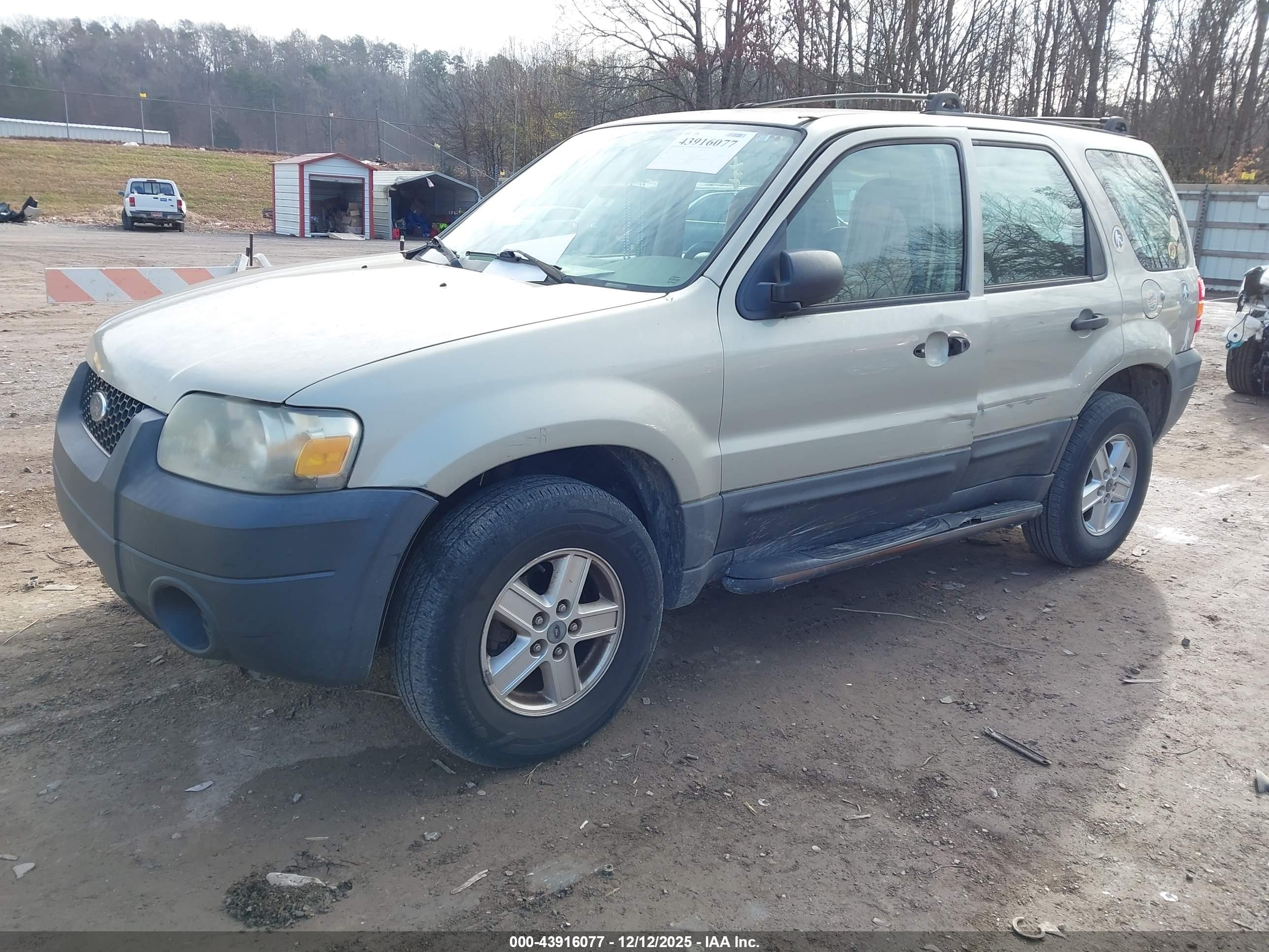 FORD ESCAPE image 2