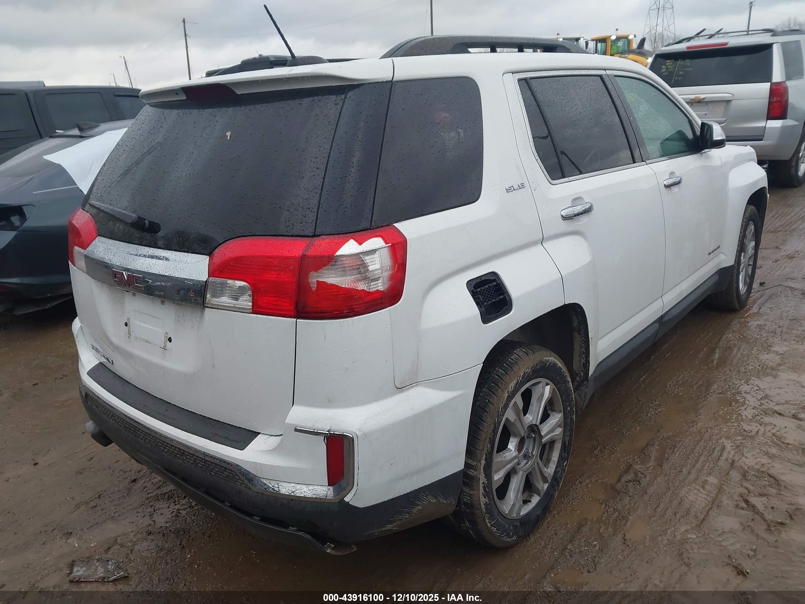GMC TERRAIN image 4