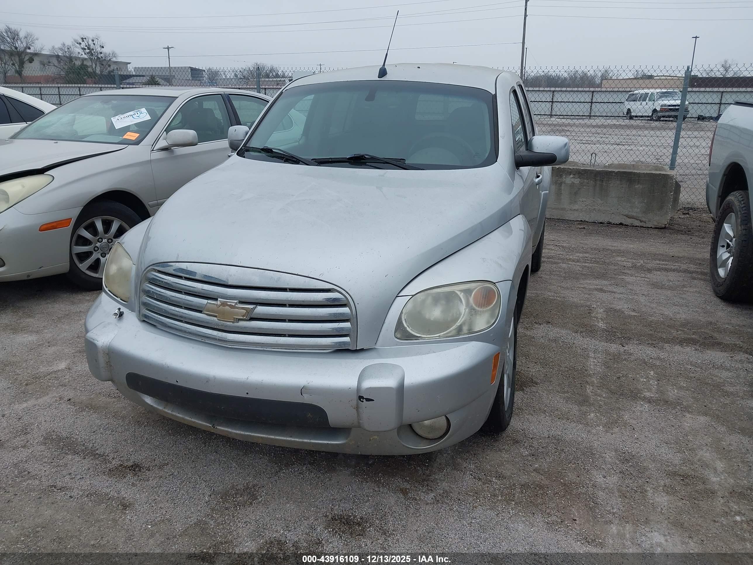 CHEVROLET HHR image 2