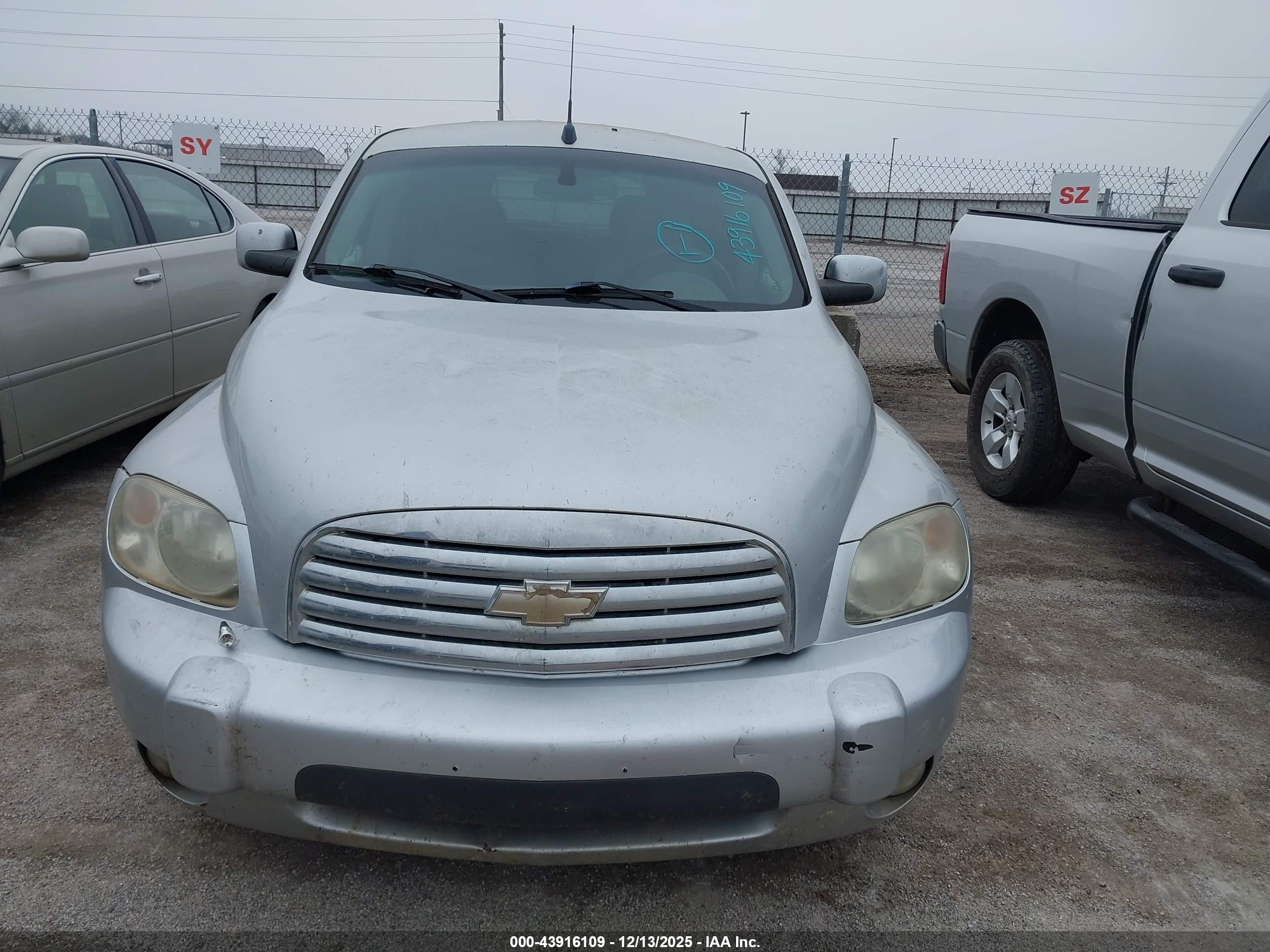 CHEVROLET HHR image 6
