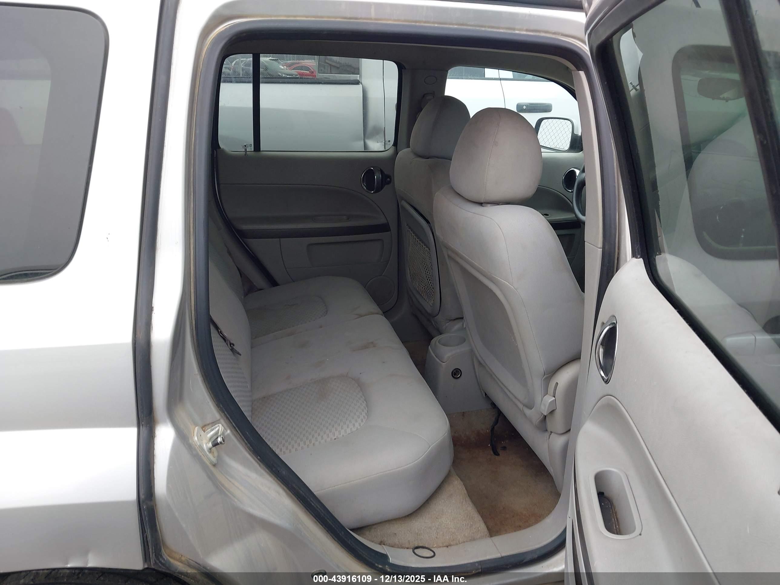 CHEVROLET HHR image 8