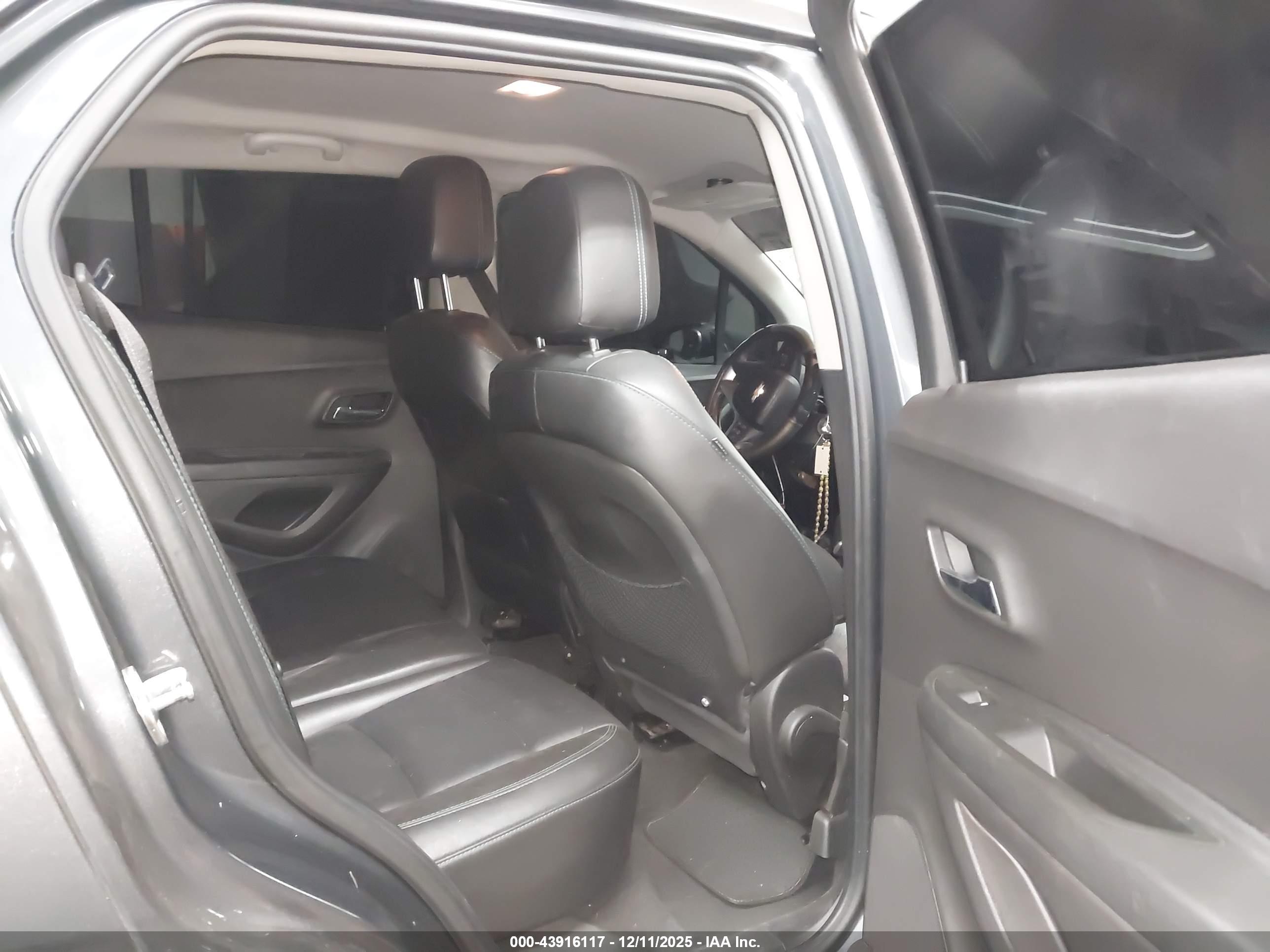 CHEVROLET TRAX image 8