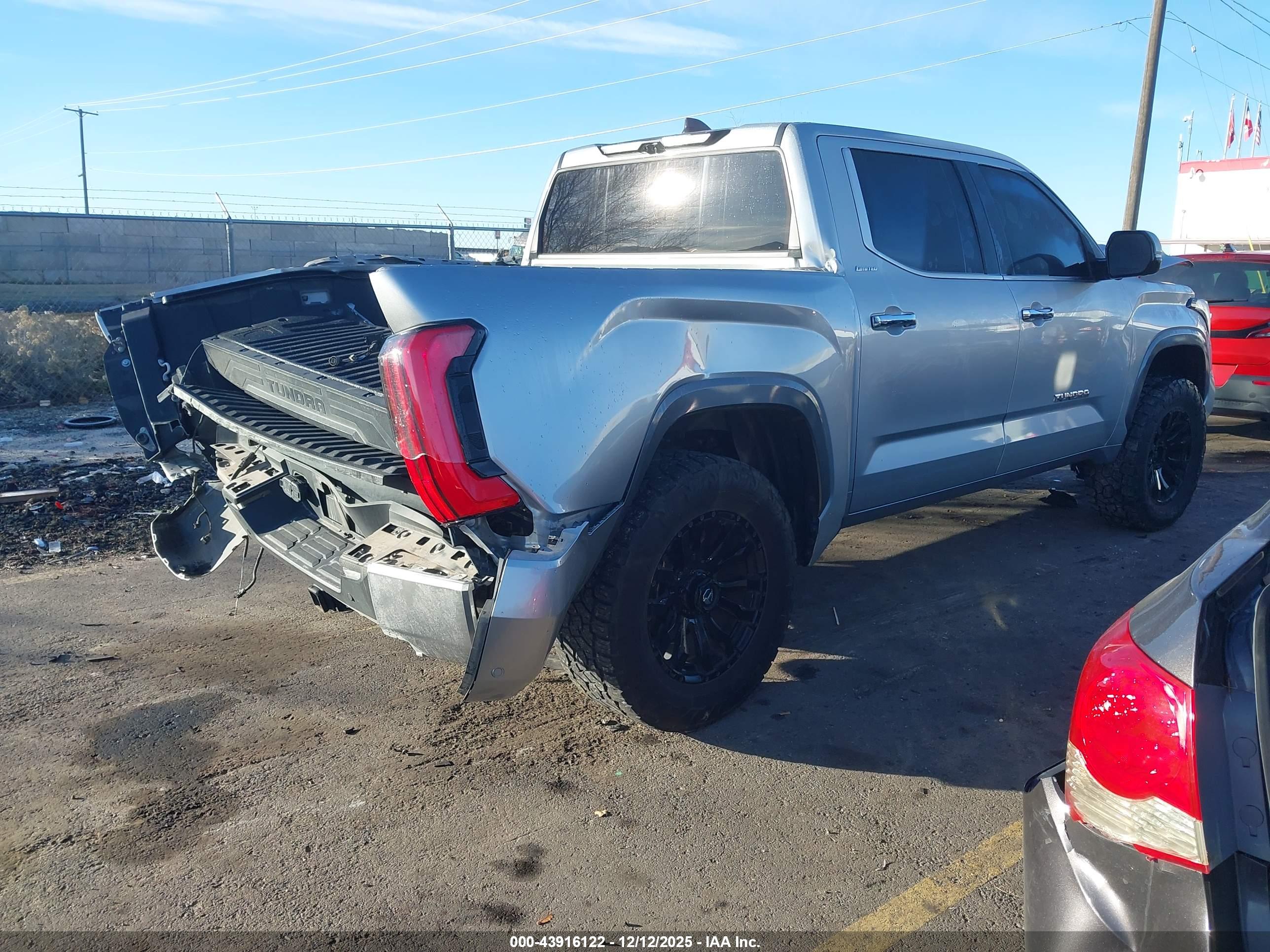 TOYOTA TUNDRA image 4