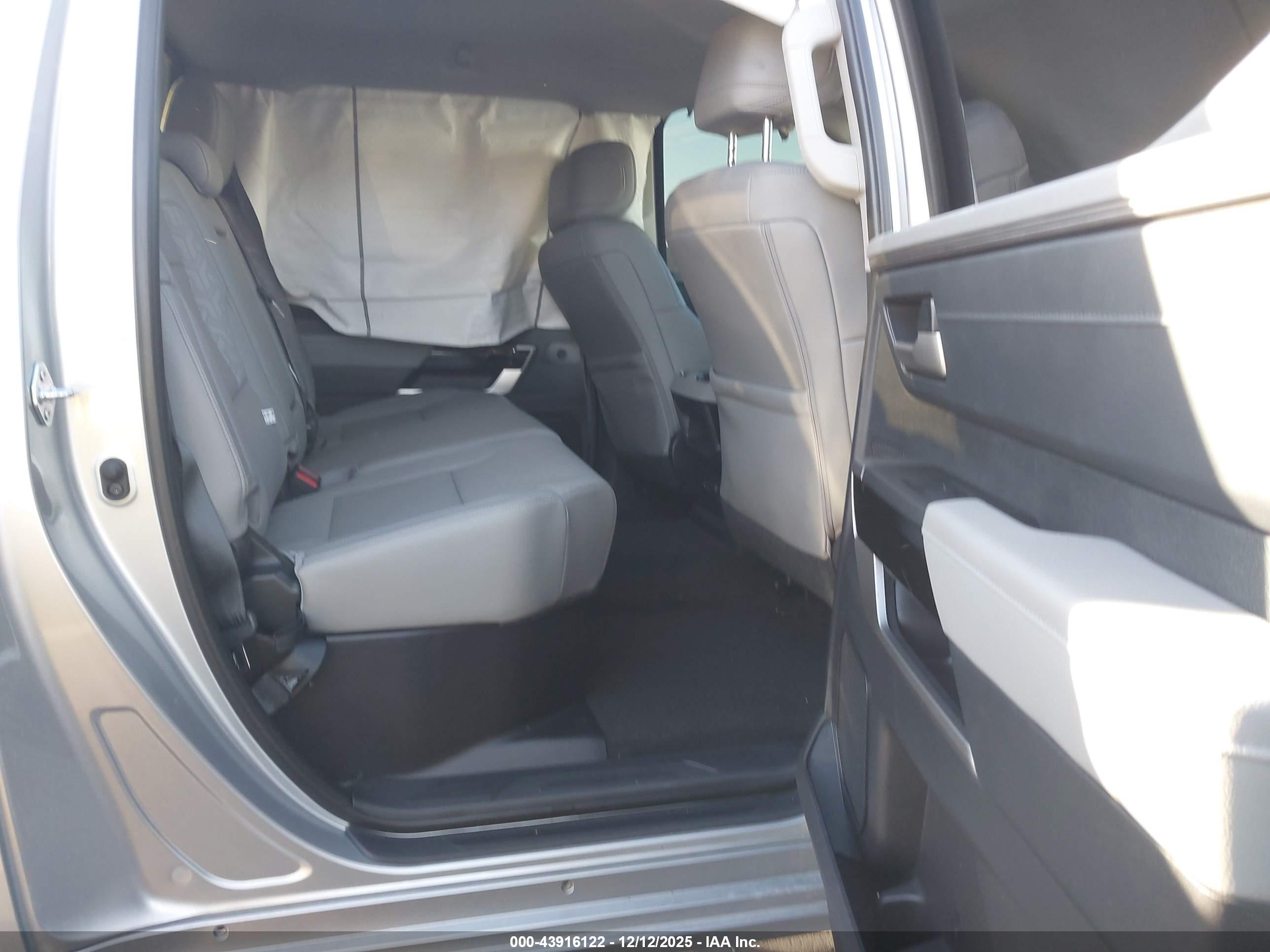 TOYOTA TUNDRA image 8