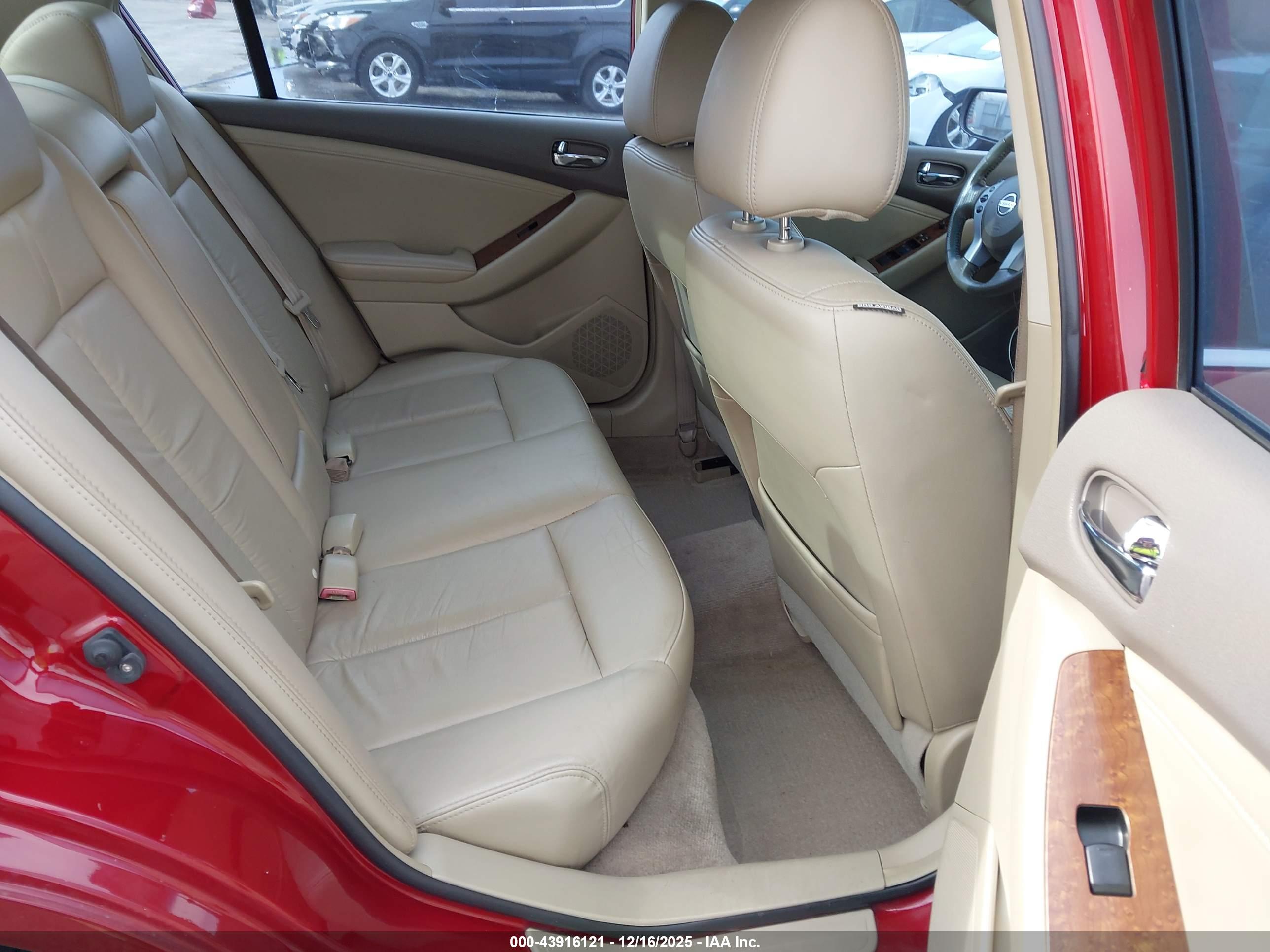 NISSAN ALTIMA image 8