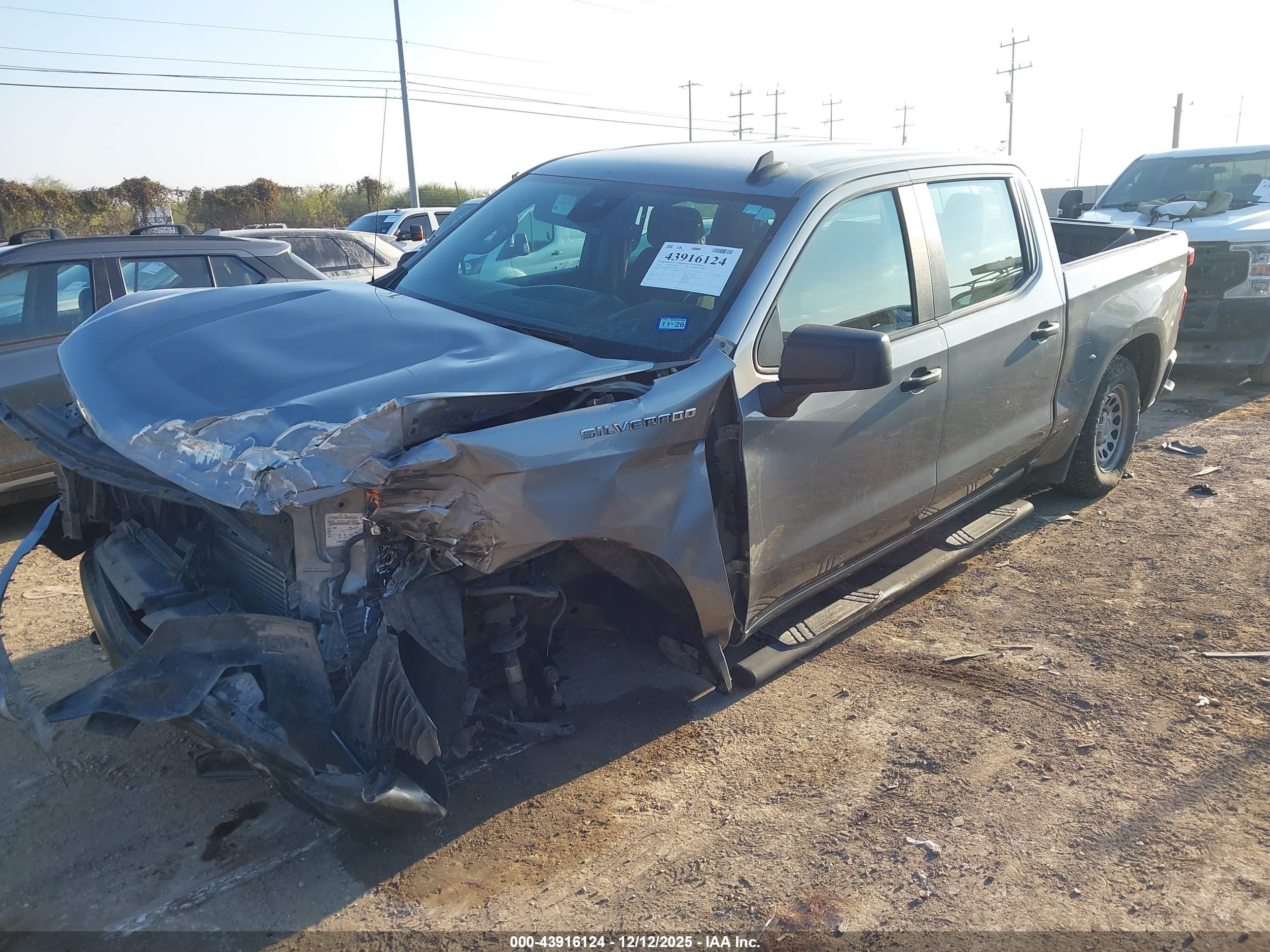 CHEVROLET SILVERADO image 2