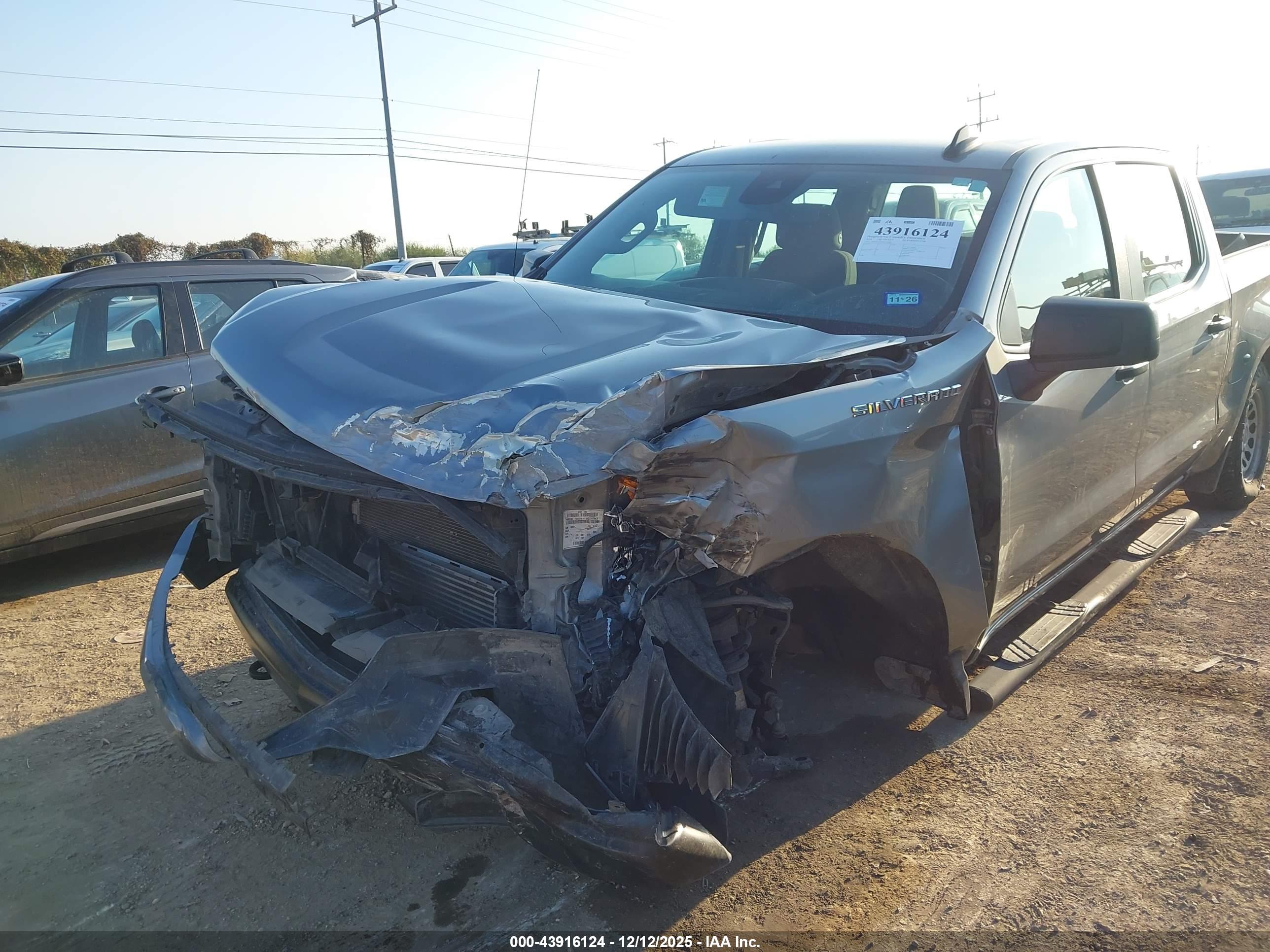 CHEVROLET SILVERADO image 6