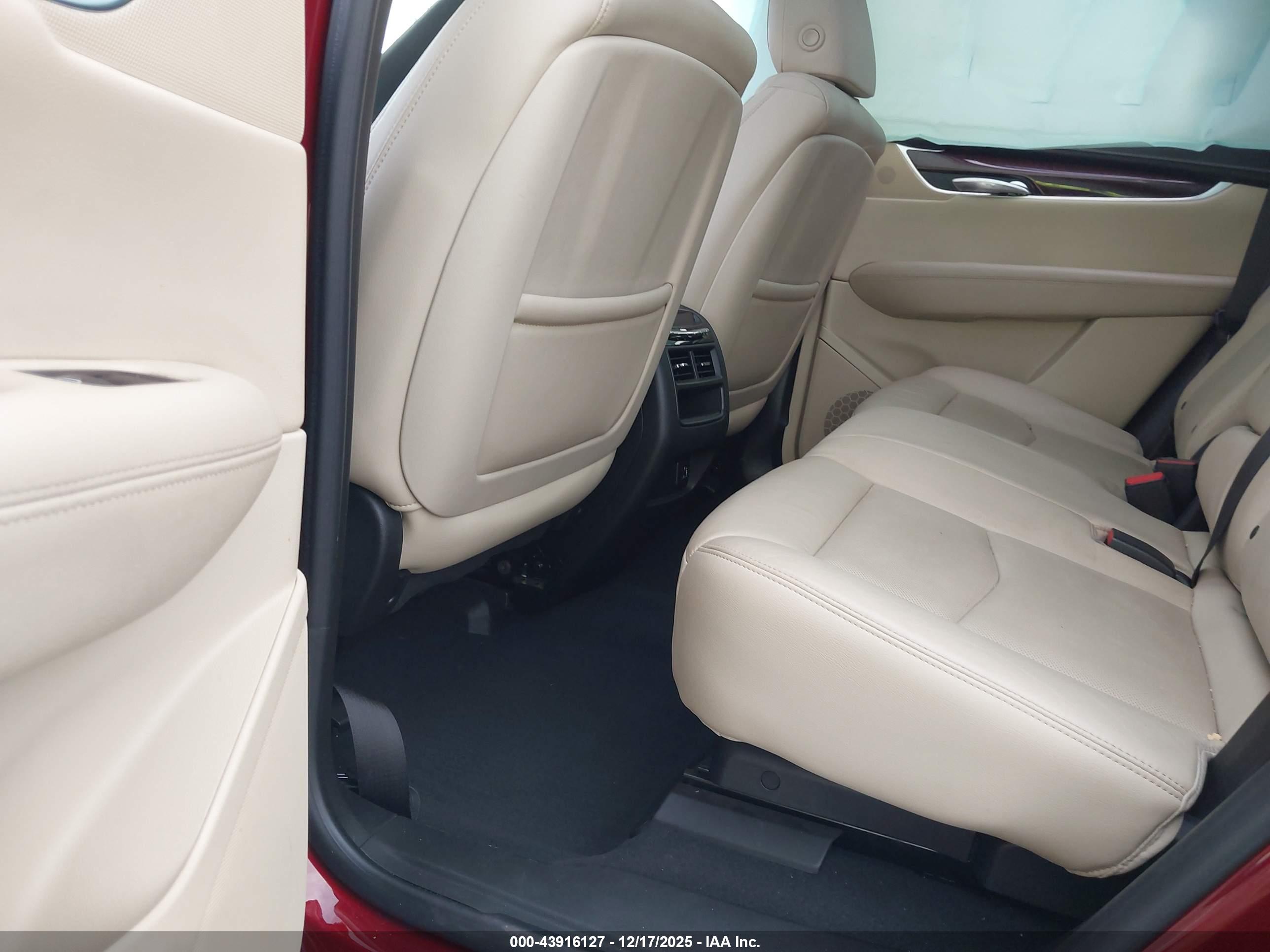CADILLAC XT5 image 8