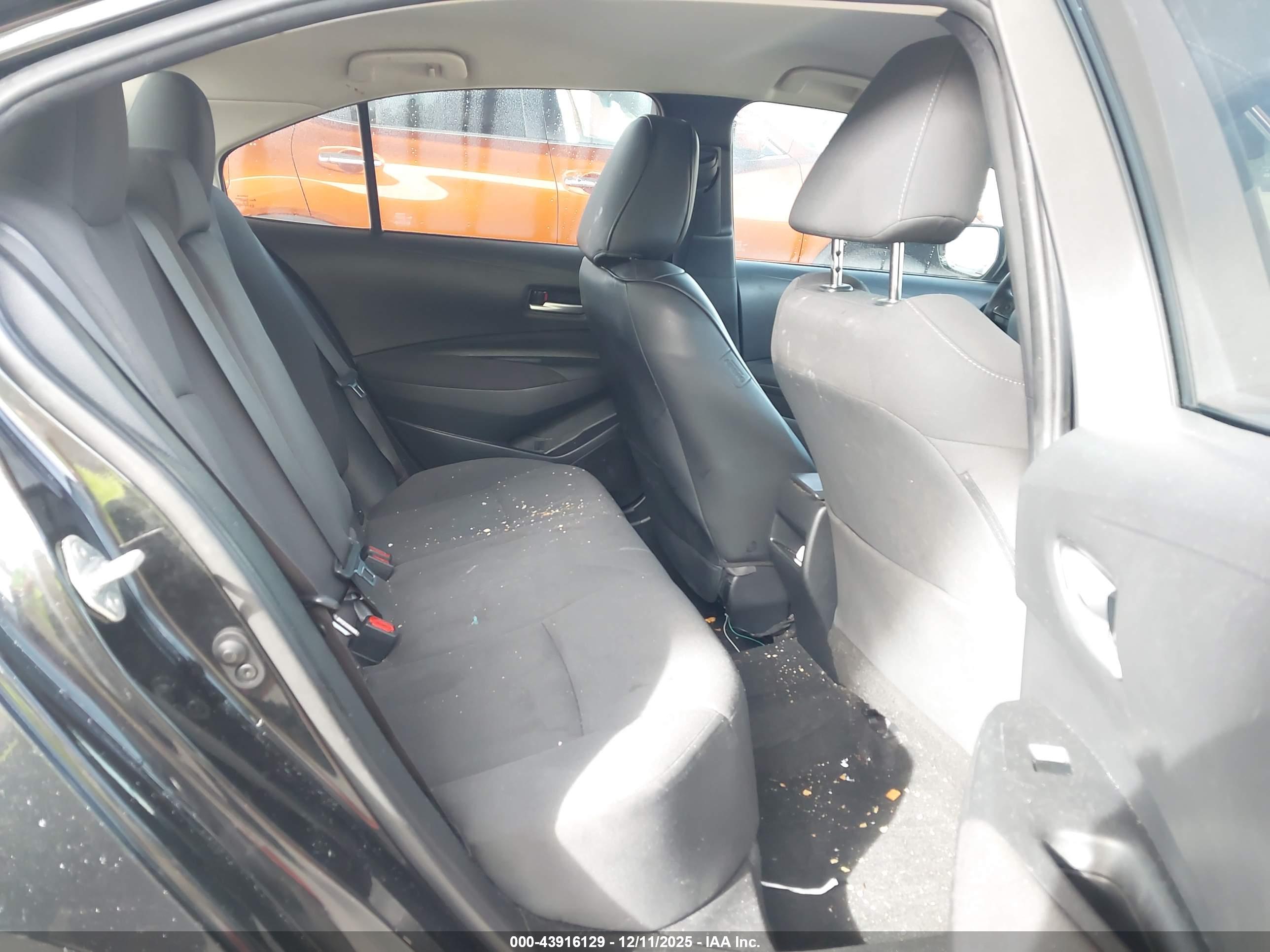 TOYOTA COROLLA image 8