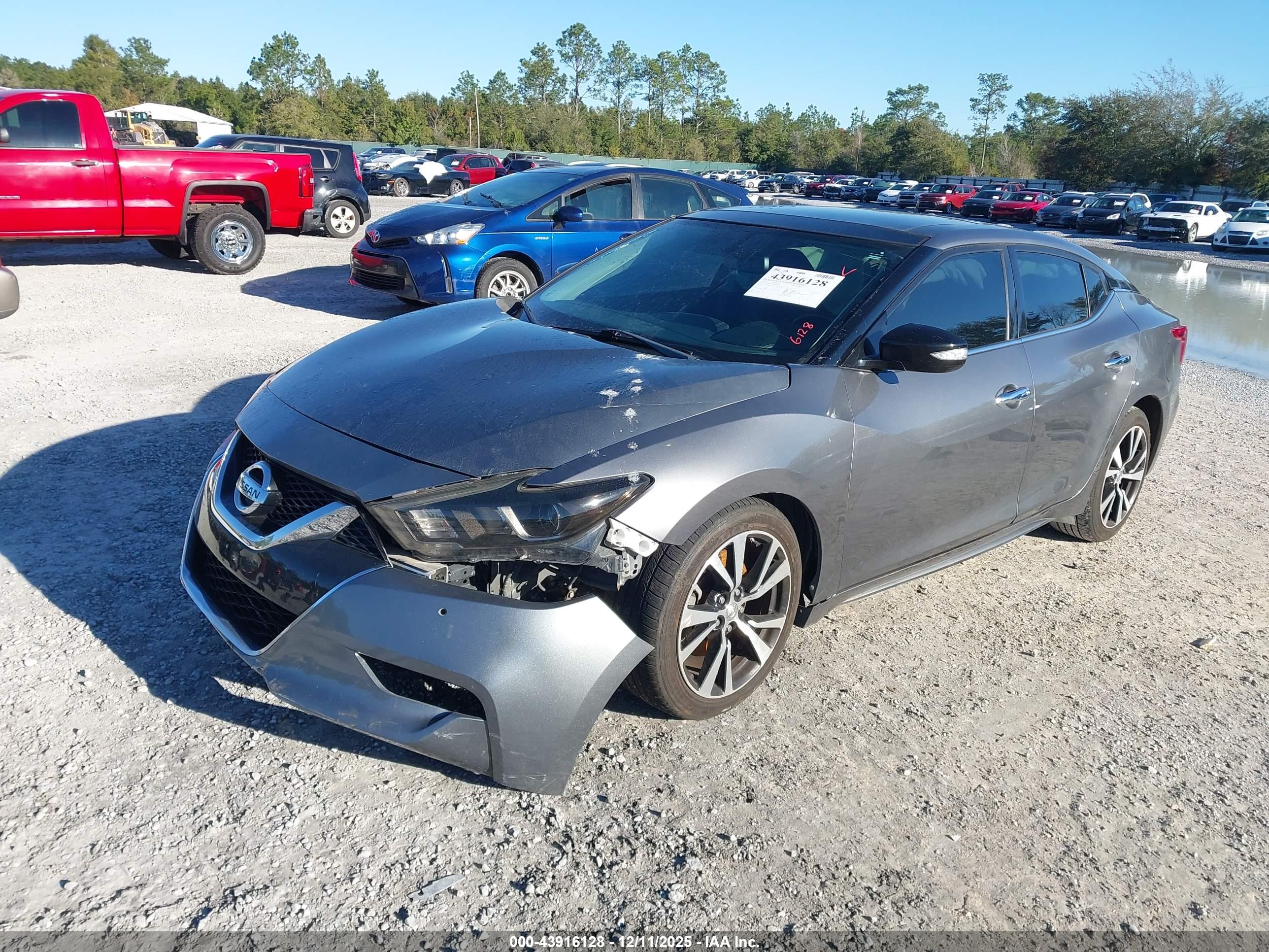 NISSAN MAXIMA image 2
