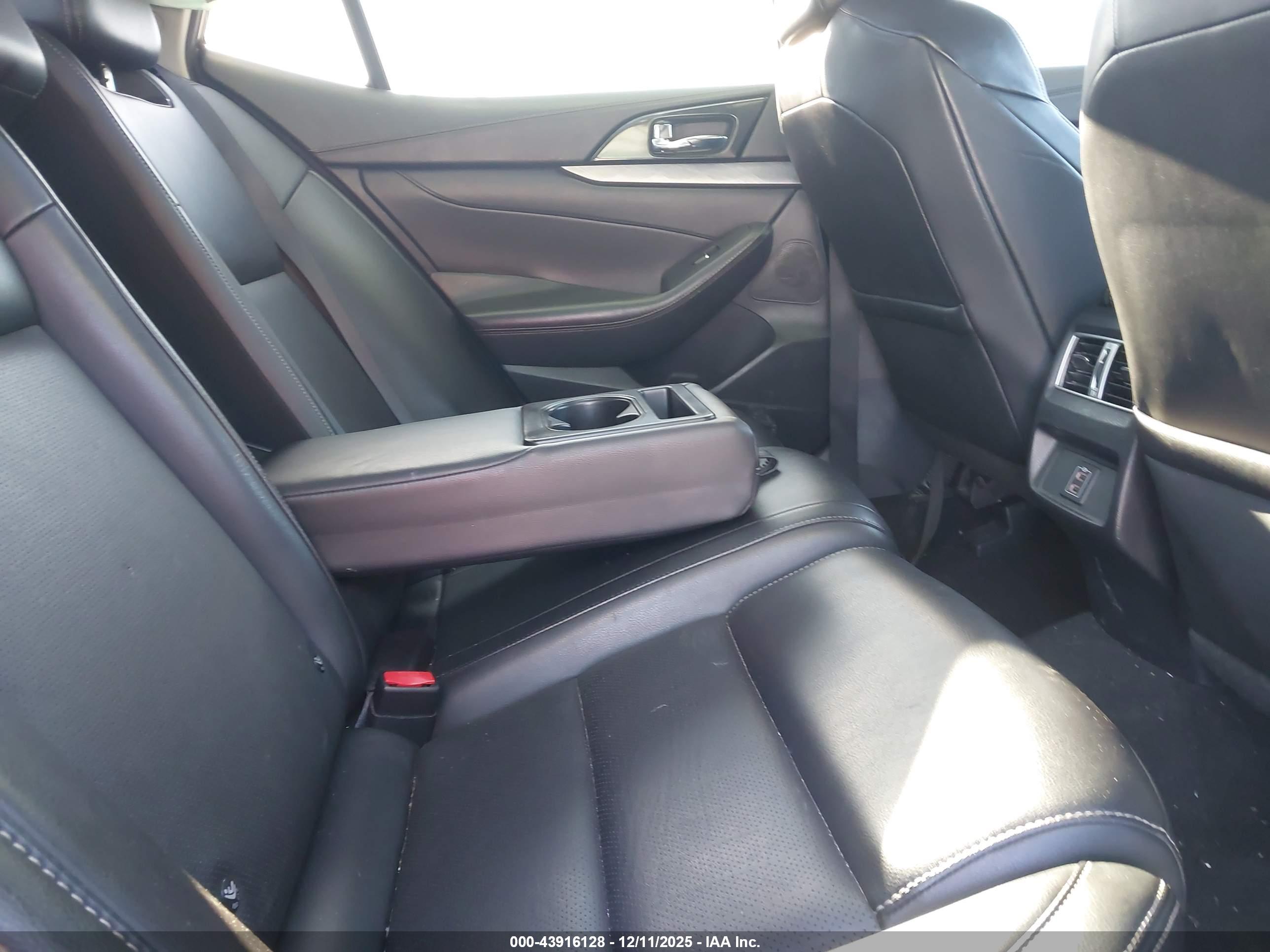 NISSAN MAXIMA image 8