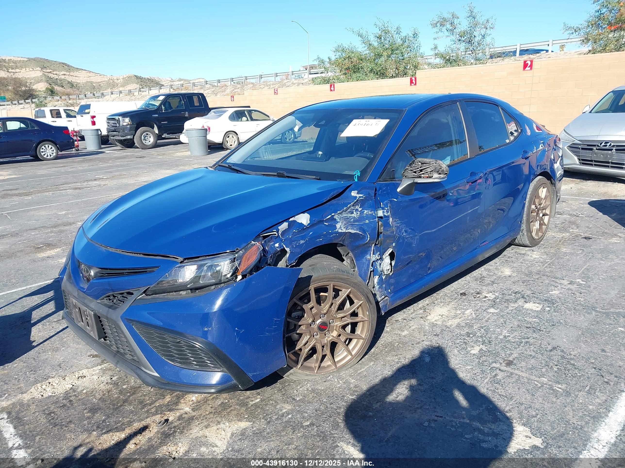 TOYOTA CAMRY image 2