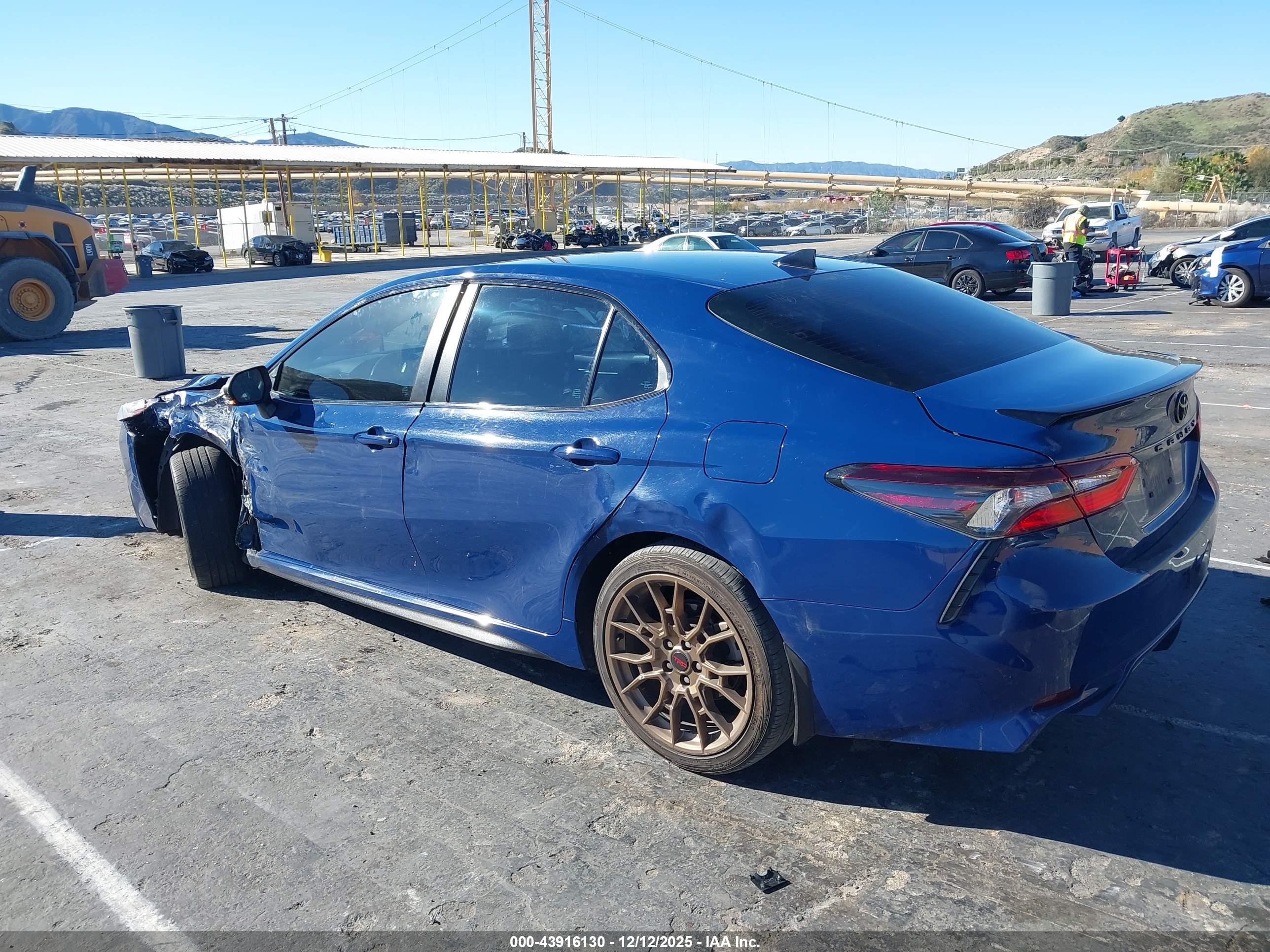 TOYOTA CAMRY image 3