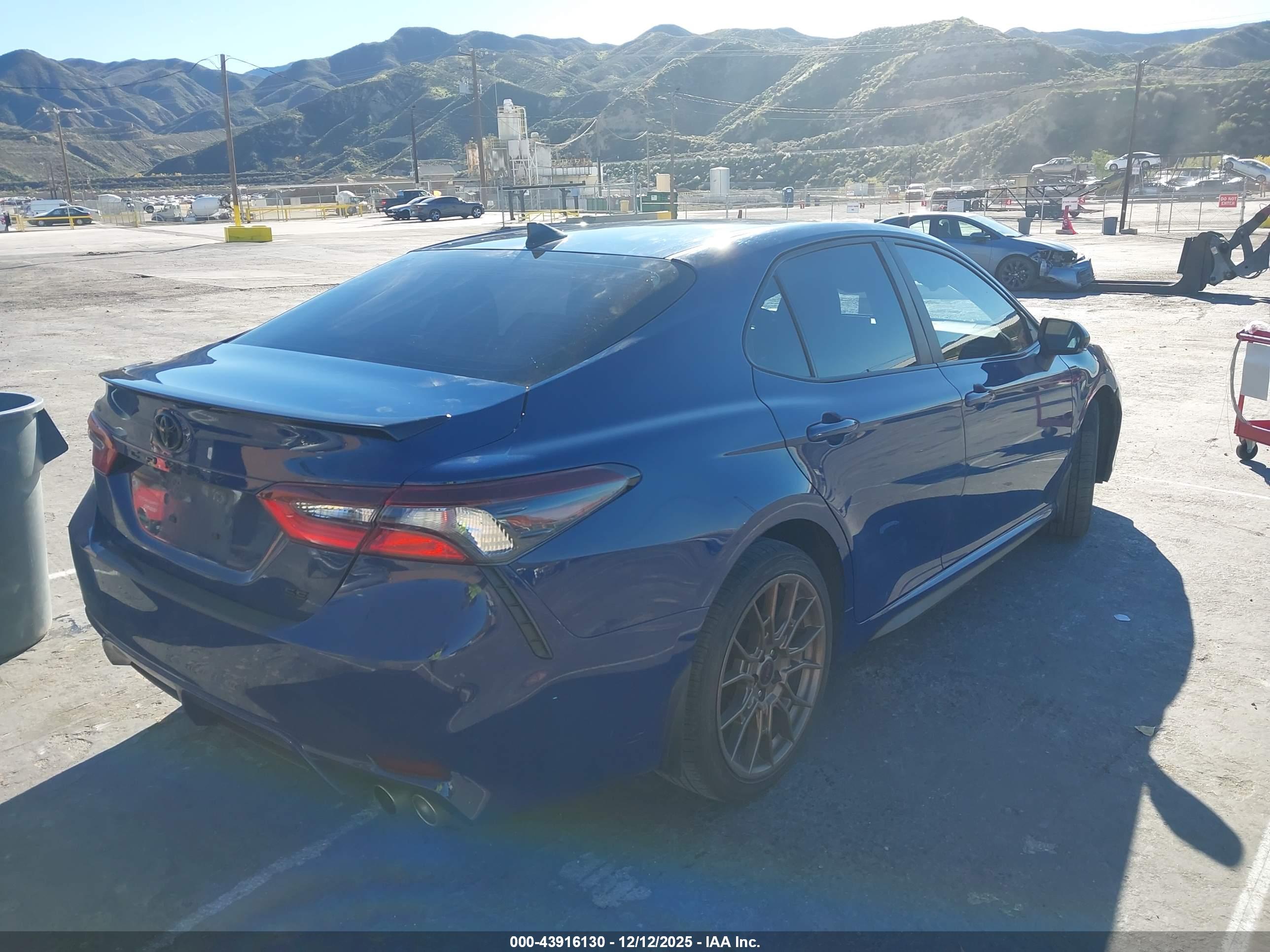 TOYOTA CAMRY image 4