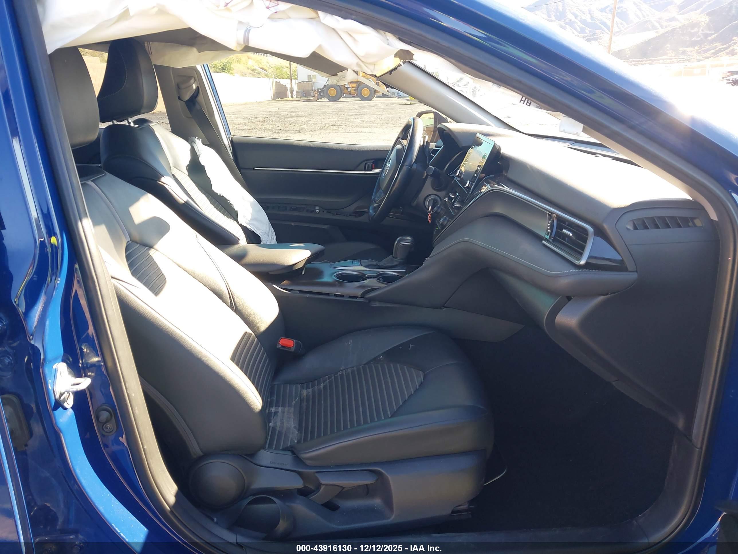 TOYOTA CAMRY image 5