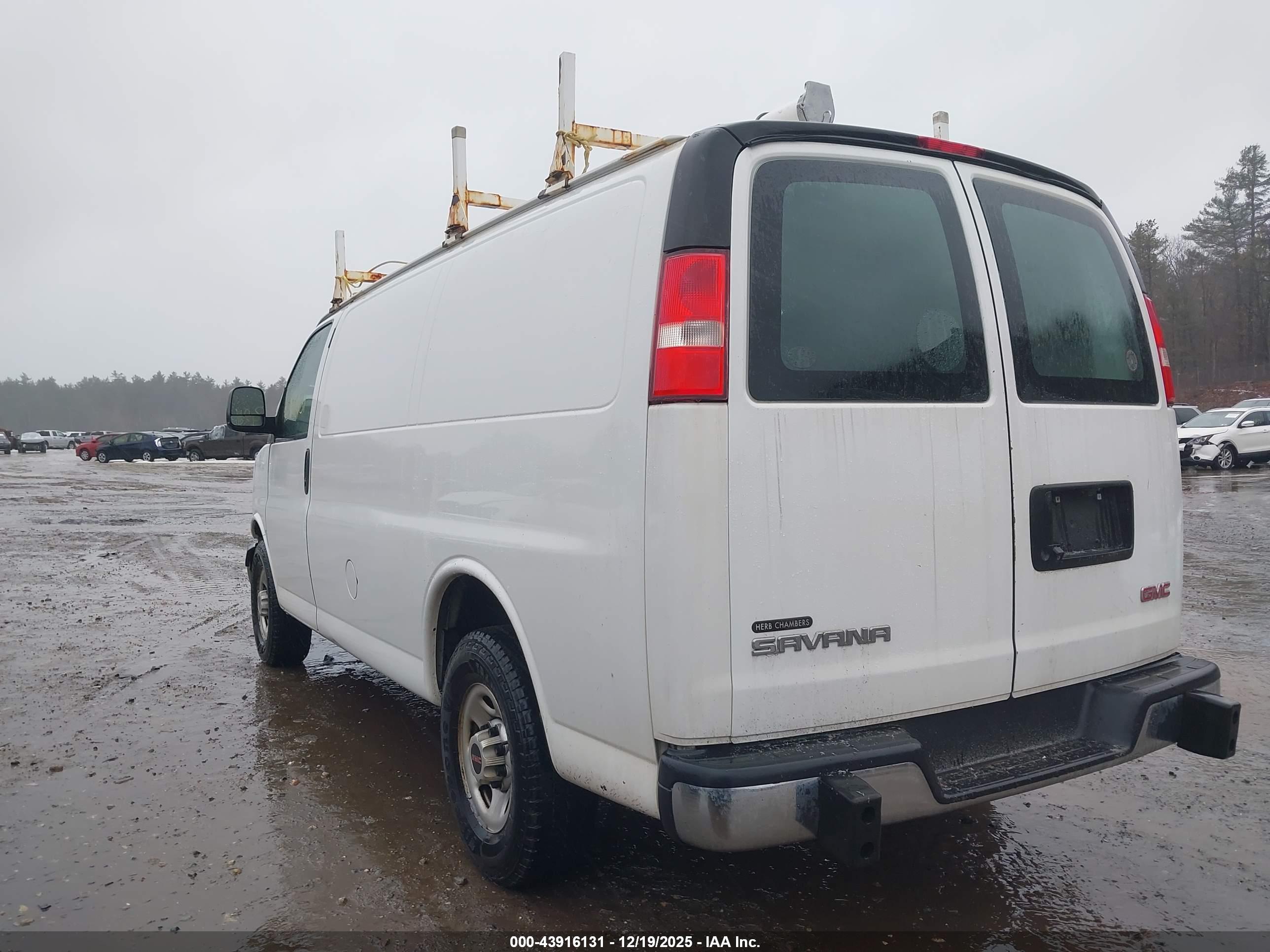 GMC SAVANA image 3