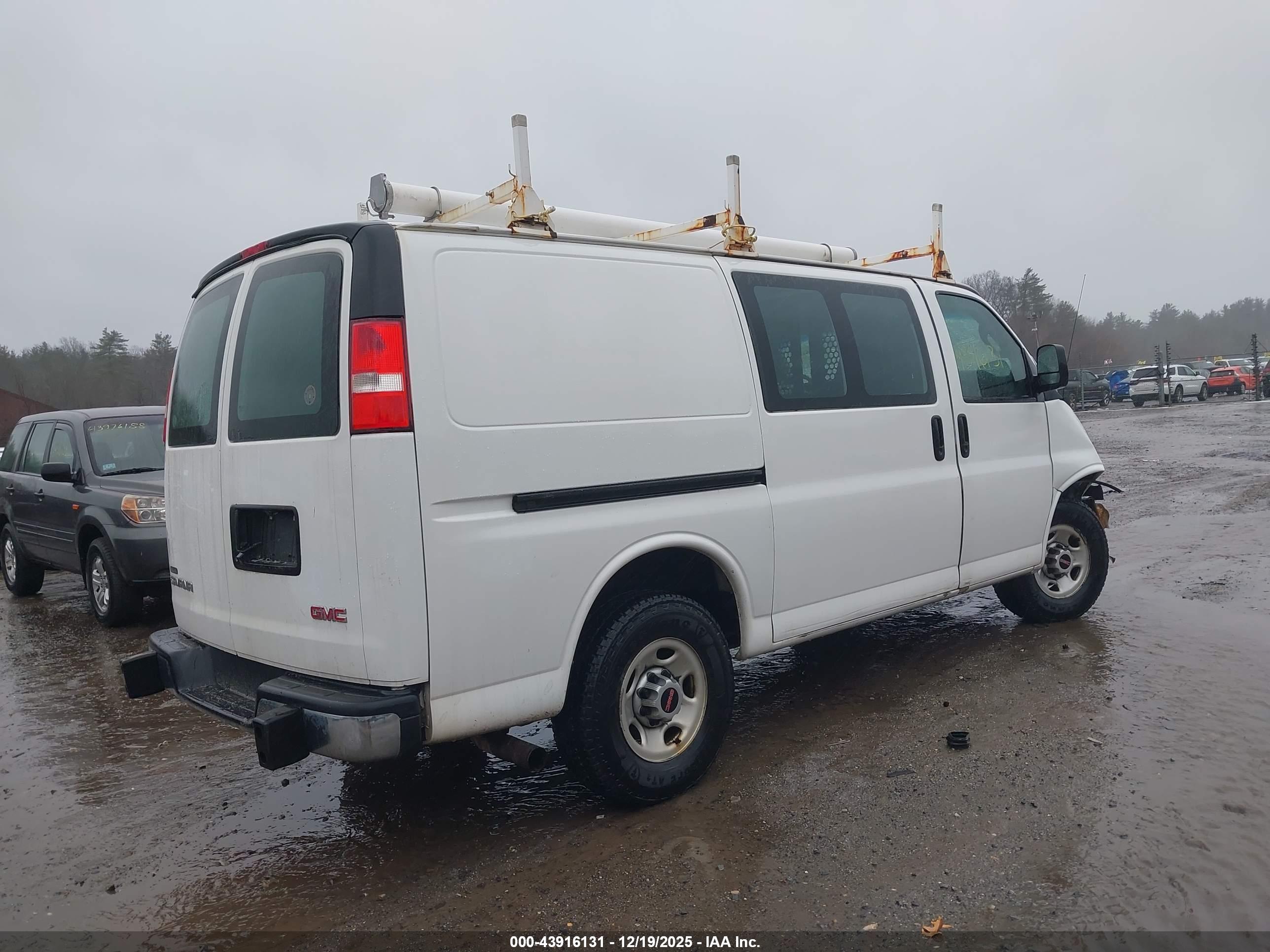 GMC SAVANA image 4