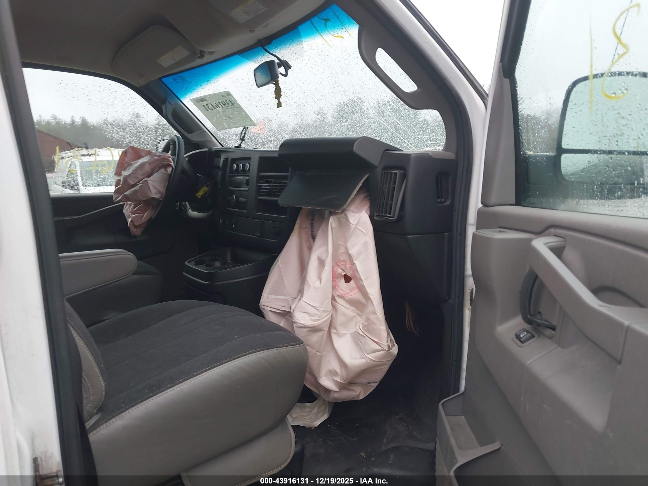 GMC SAVANA image 5