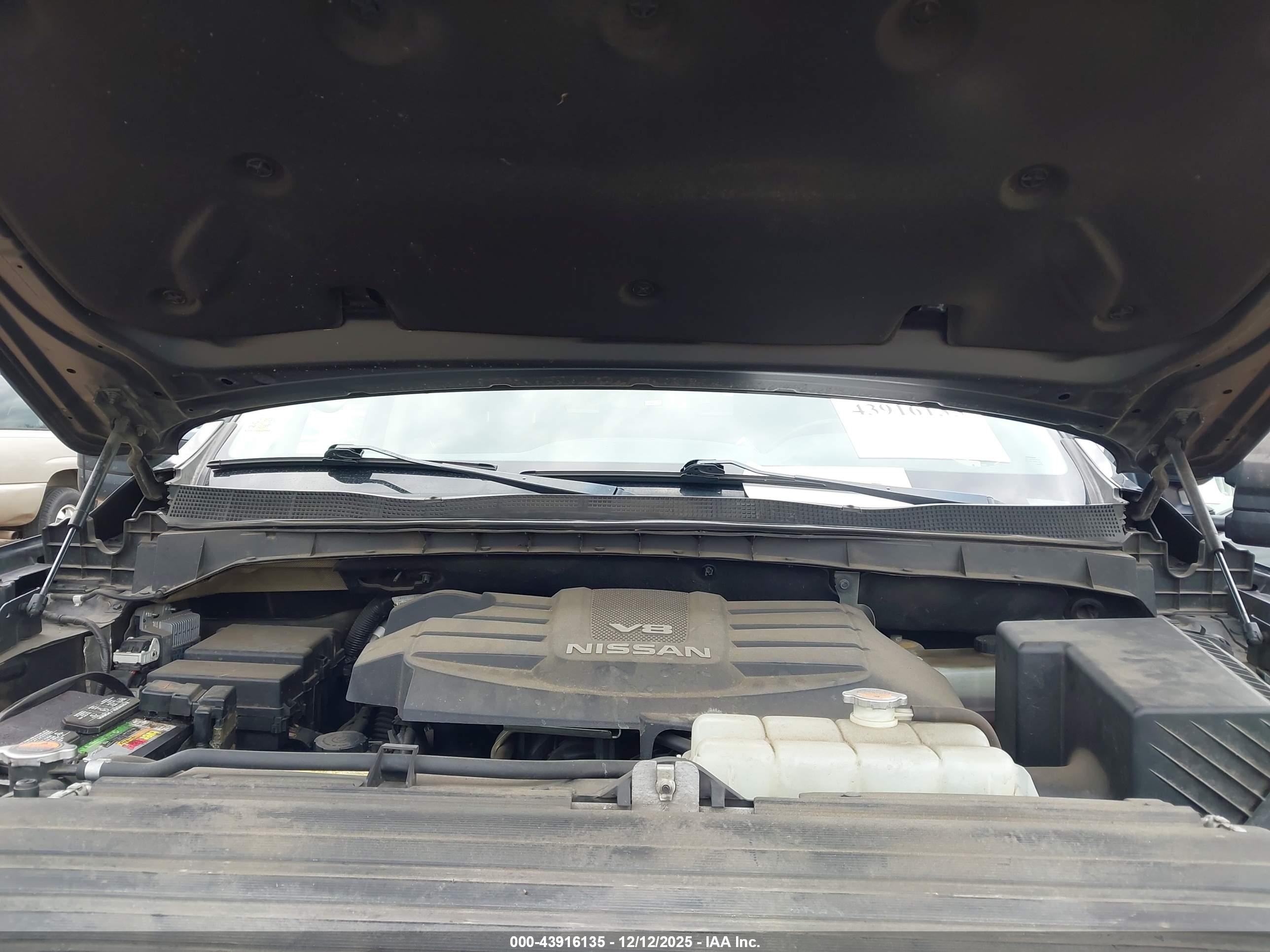 NISSAN TITAN image 10