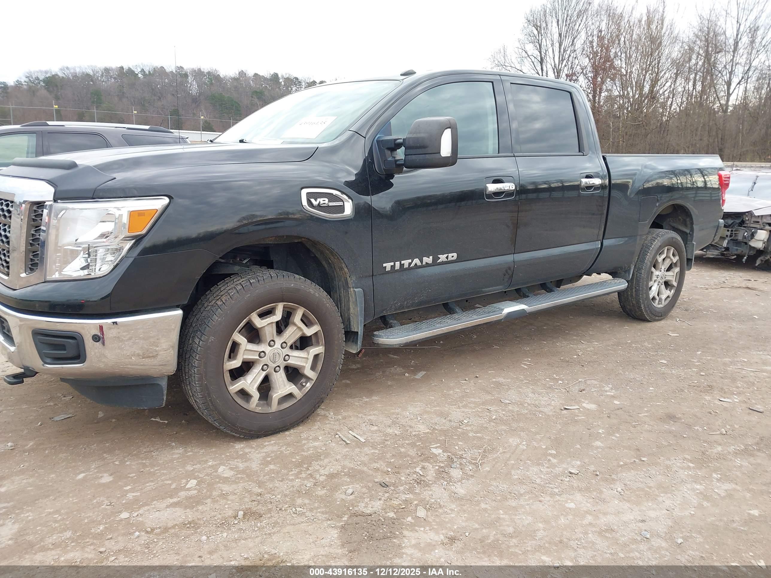 NISSAN TITAN image 2