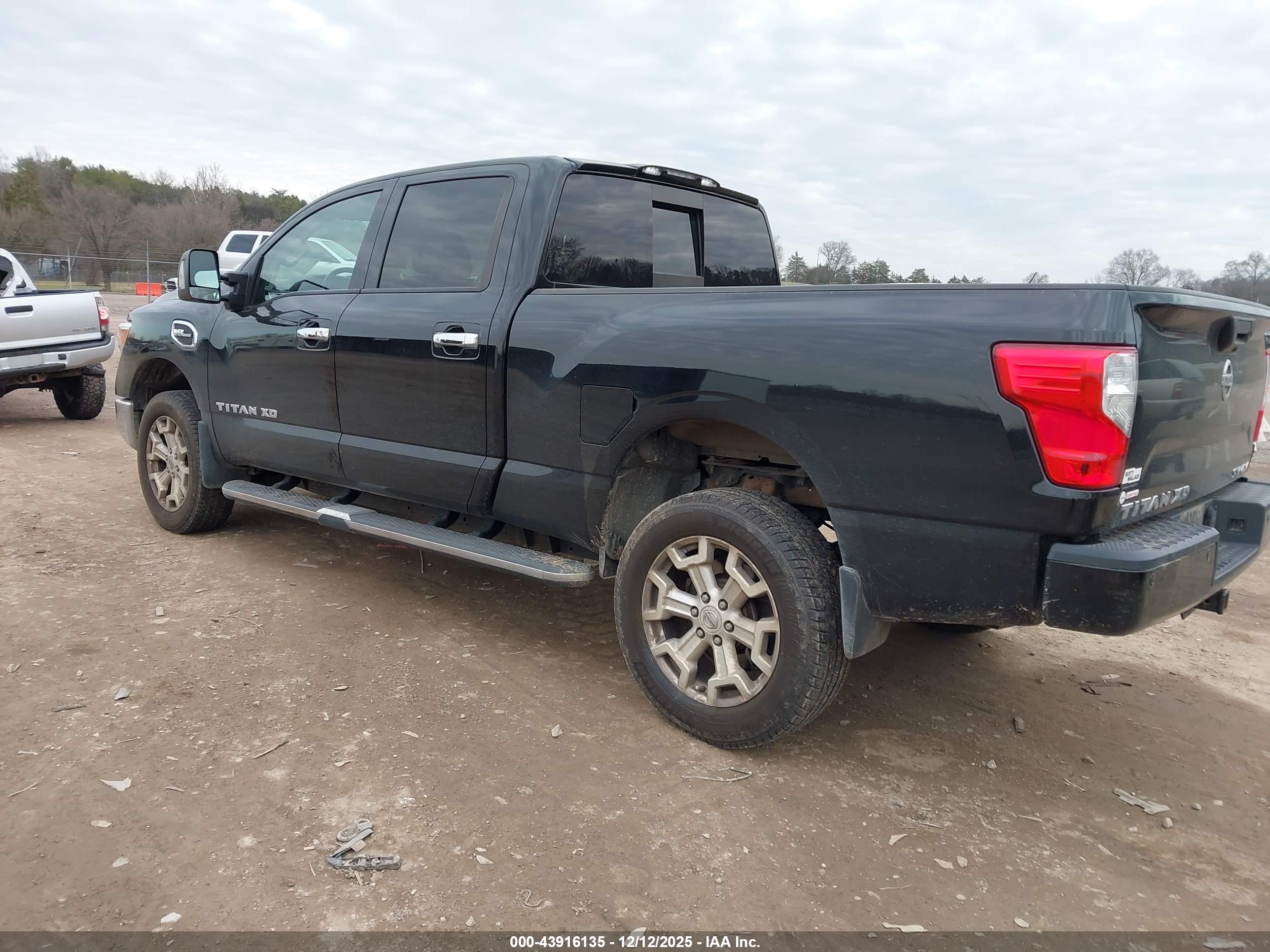 NISSAN TITAN image 3