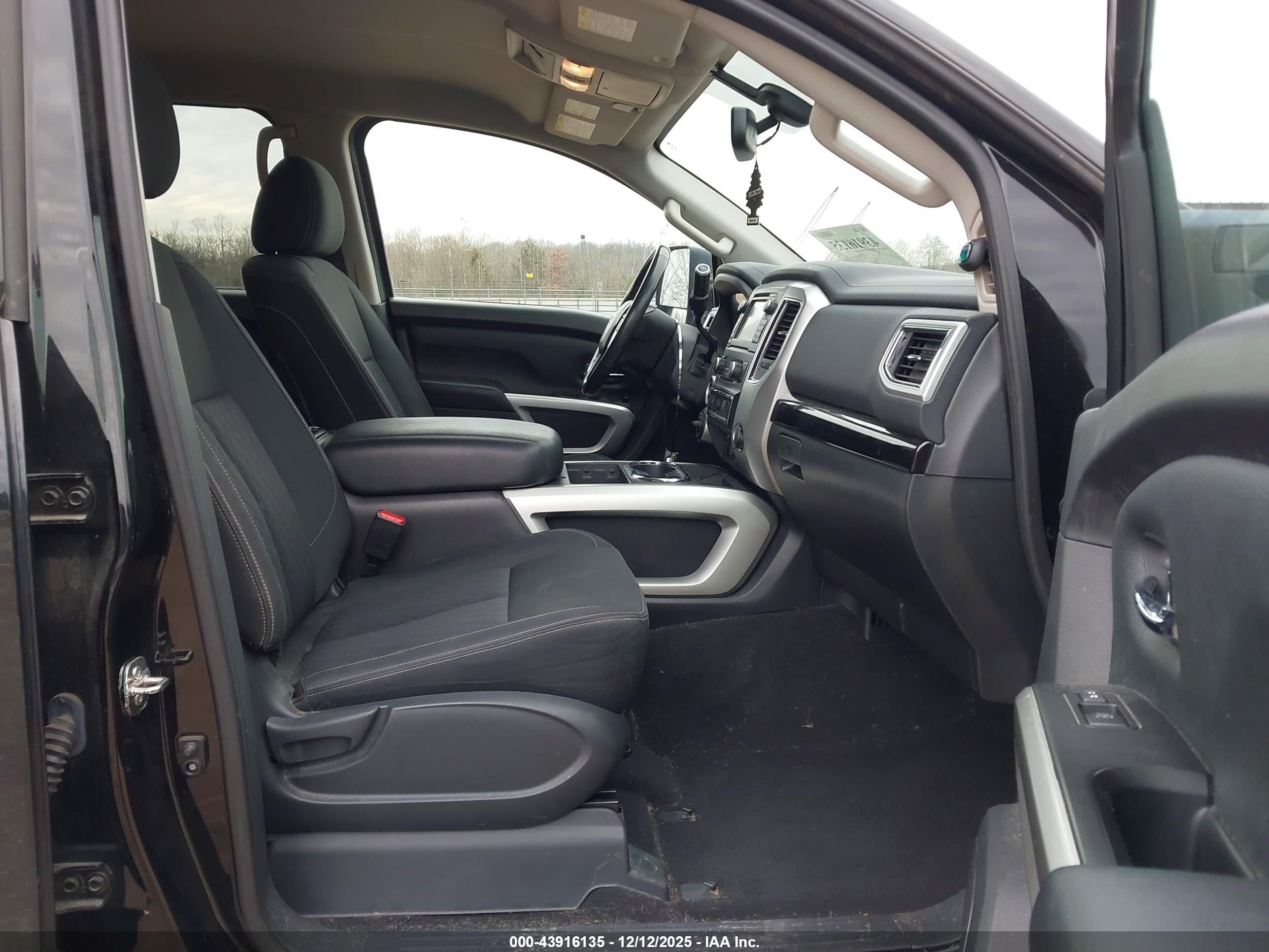 NISSAN TITAN image 5