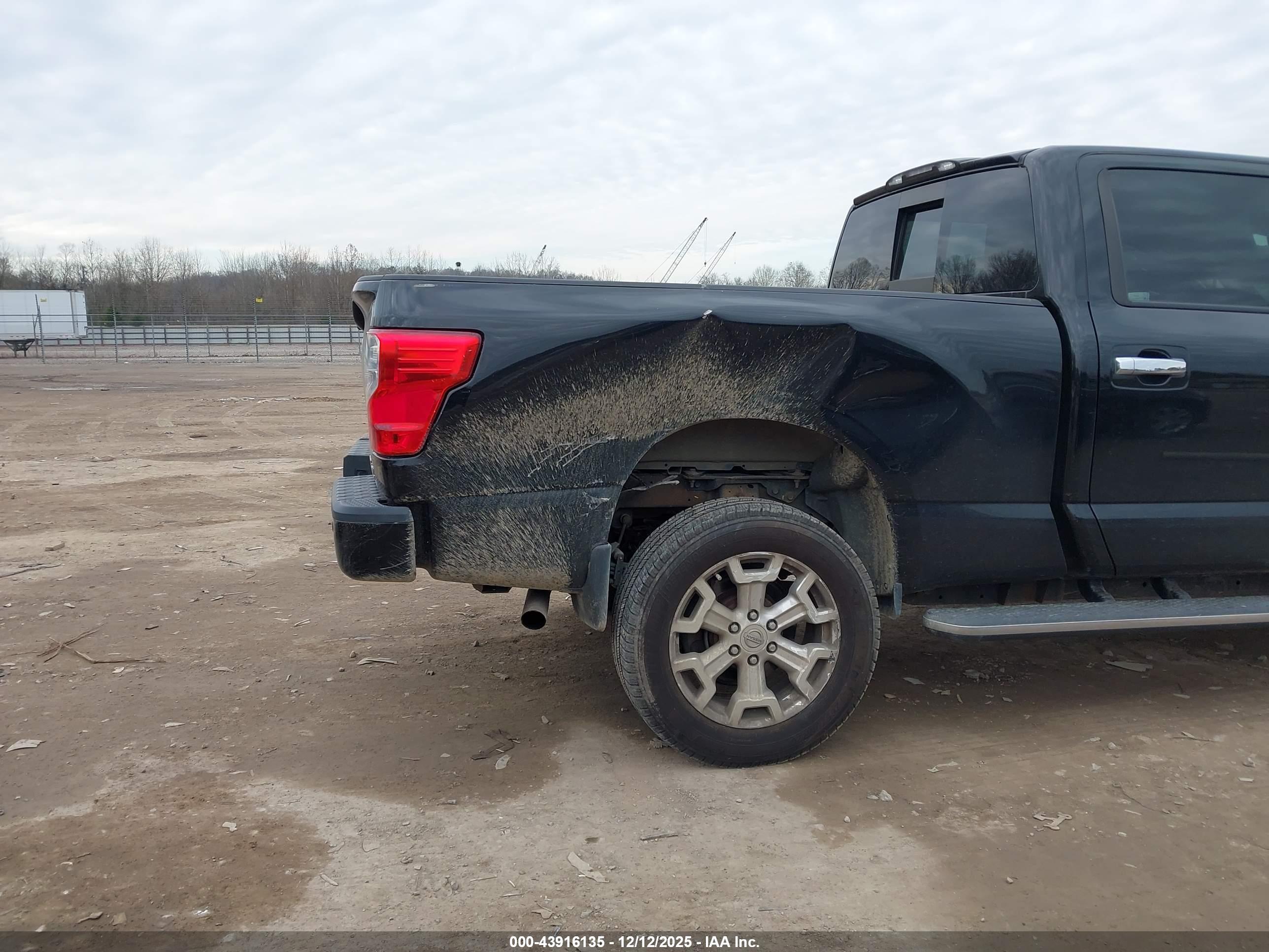 NISSAN TITAN image 6