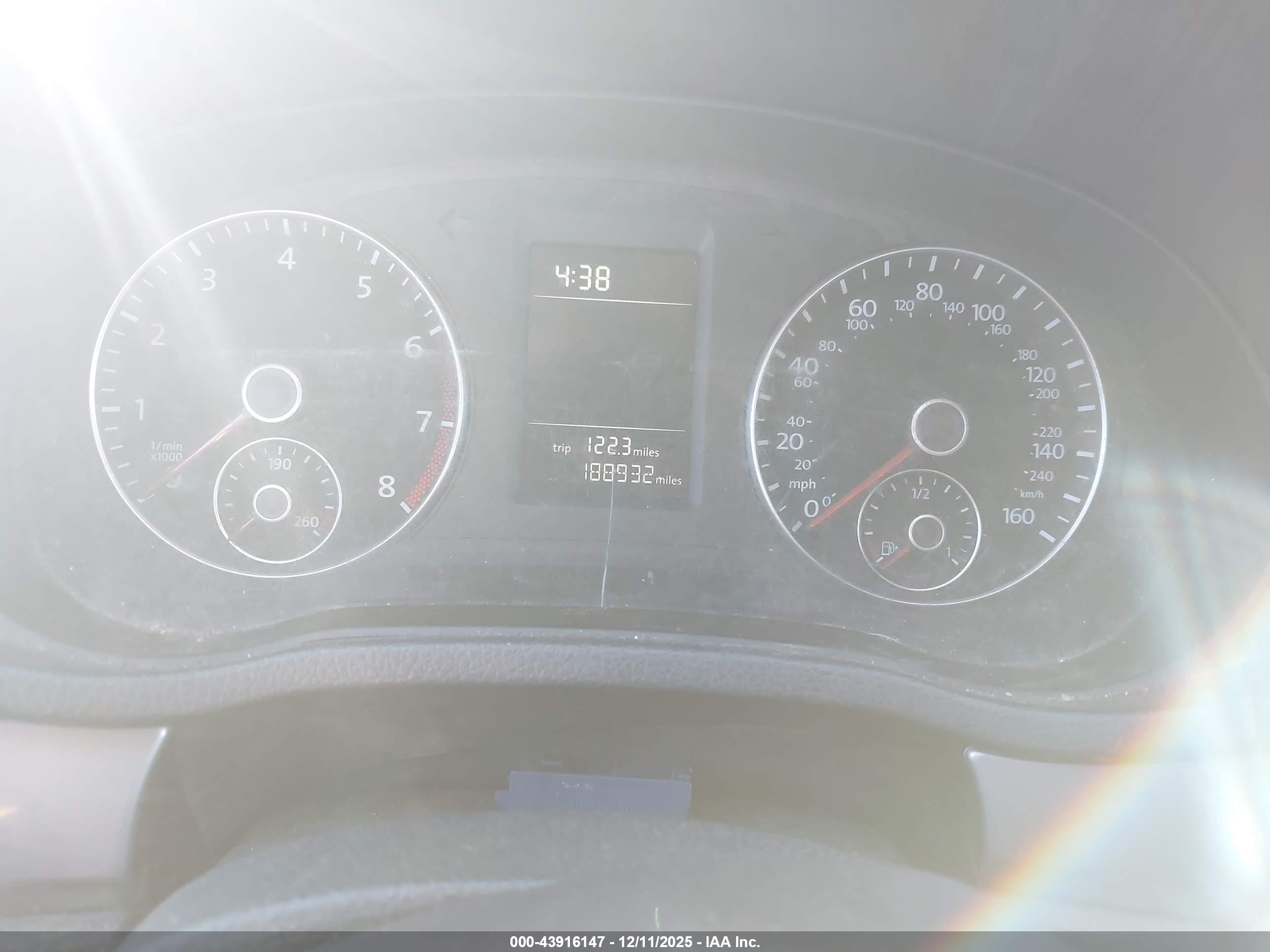 VOLKSWAGEN PASSAT image 7