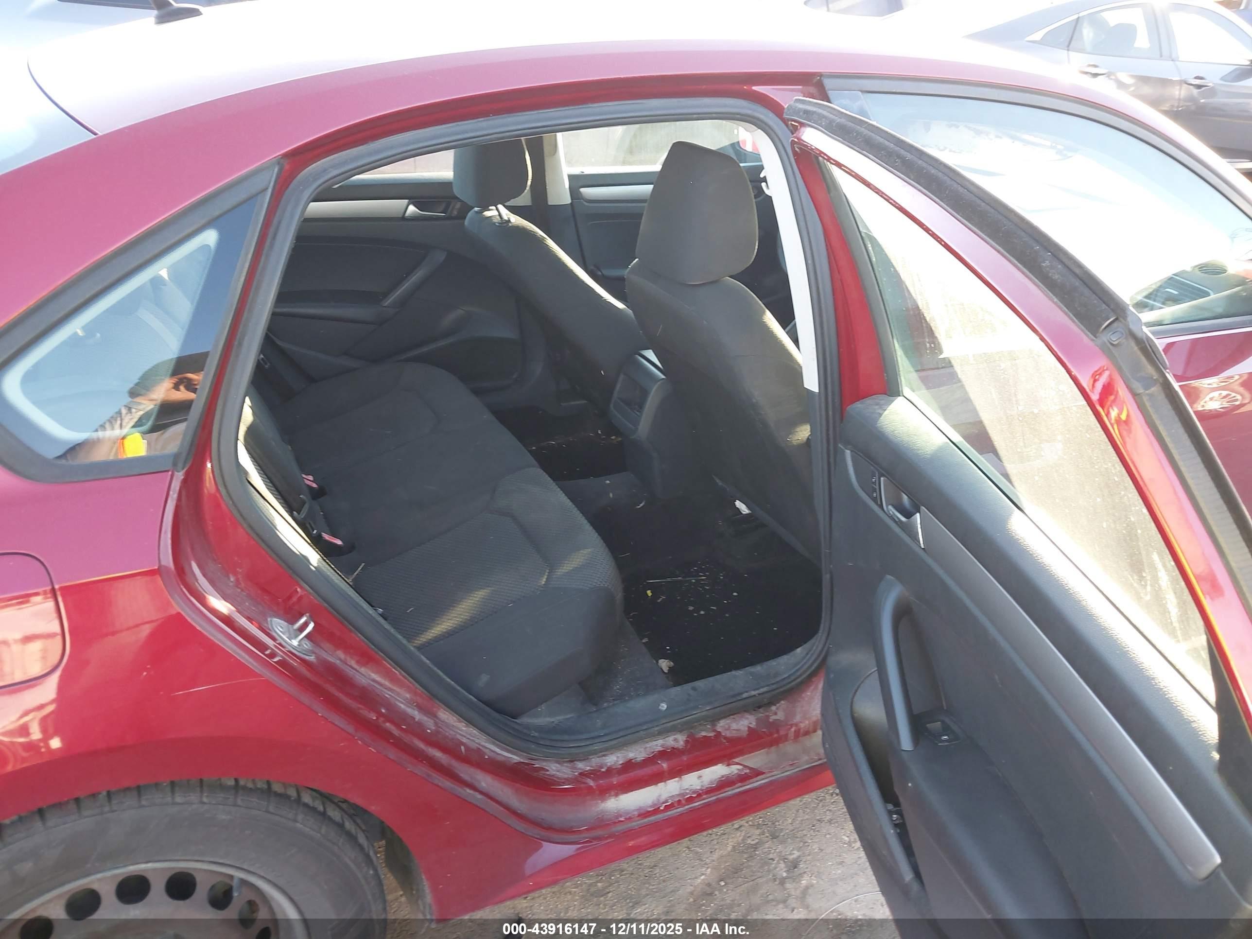 VOLKSWAGEN PASSAT image 8